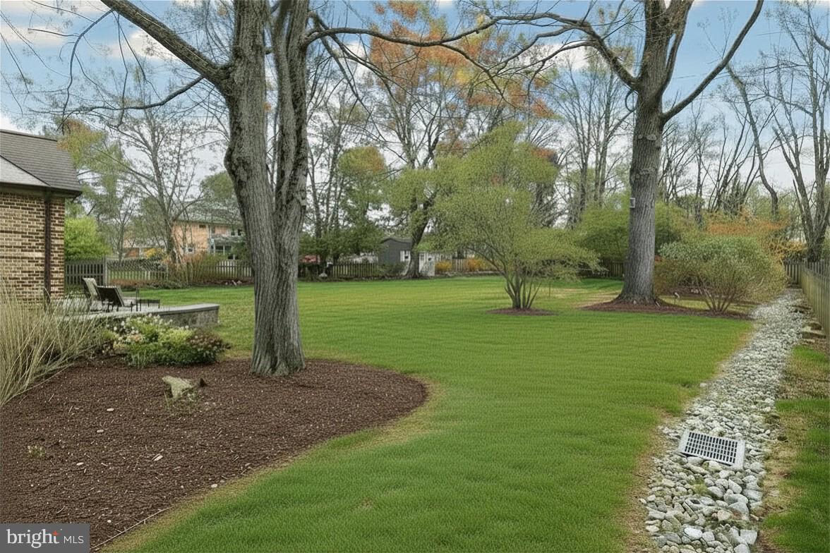 BRADLEY MANOR - Residential