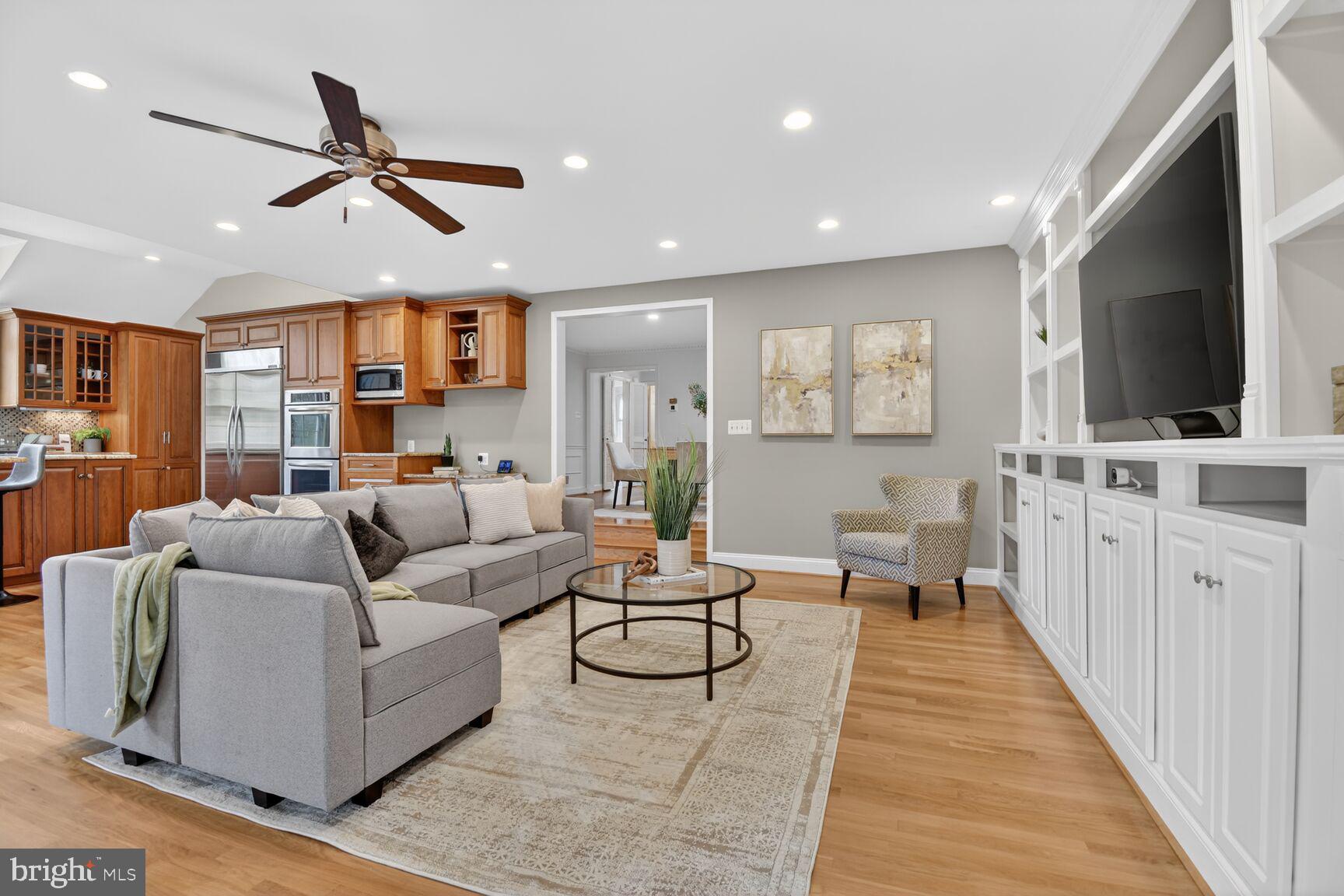 BRADLEY MANOR - Residential