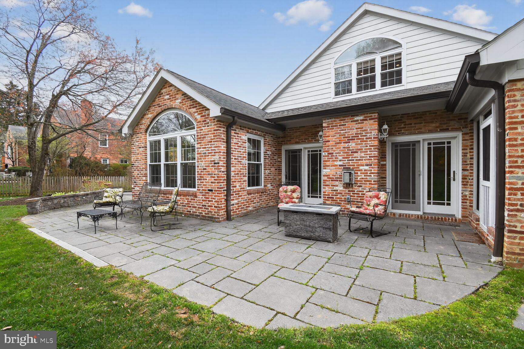 BRADLEY MANOR - Residential