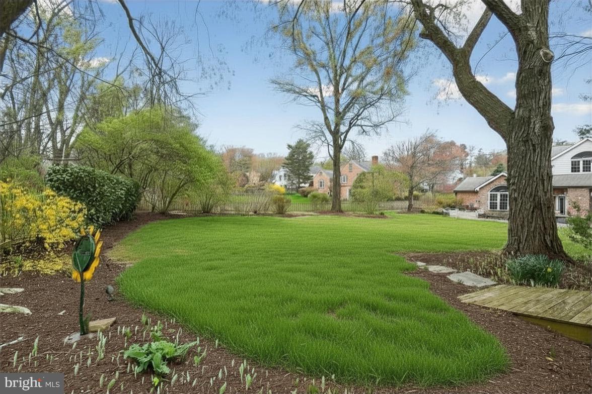 BRADLEY MANOR - Residential