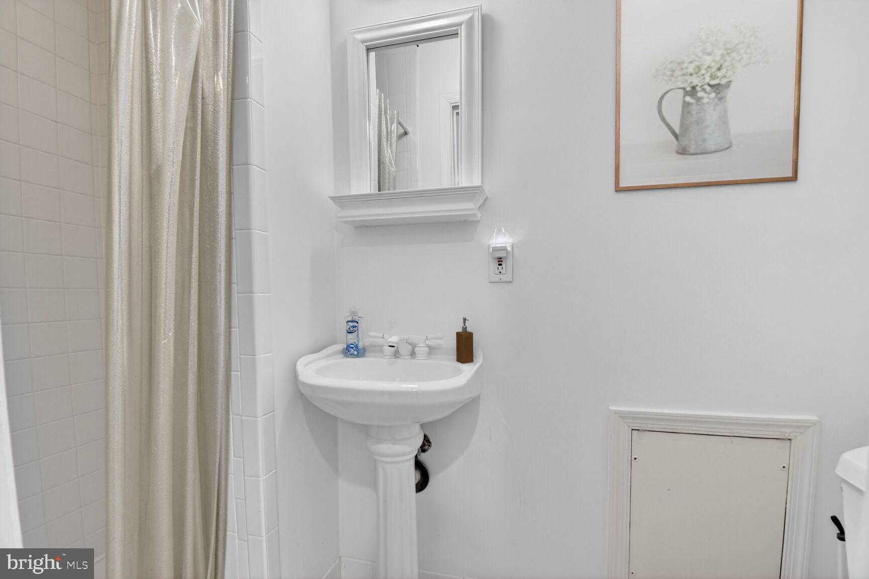 BRADLEY MANOR - Residential