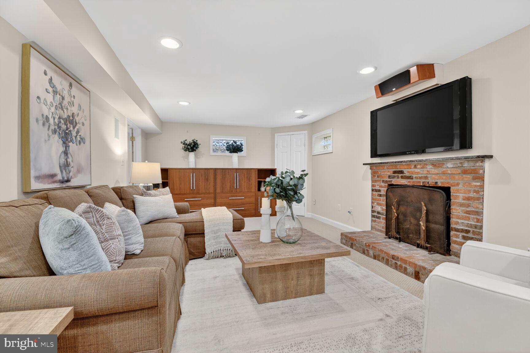 BRADLEY MANOR - Residential