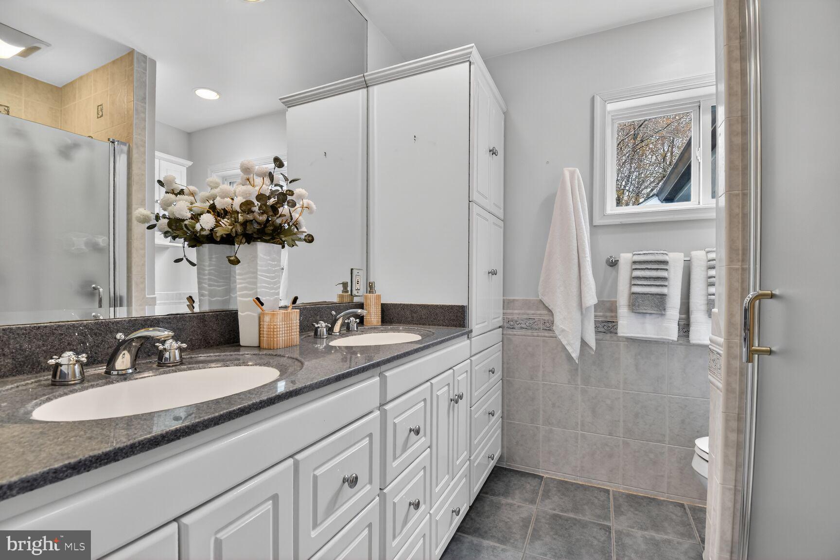 BRADLEY MANOR - Residential