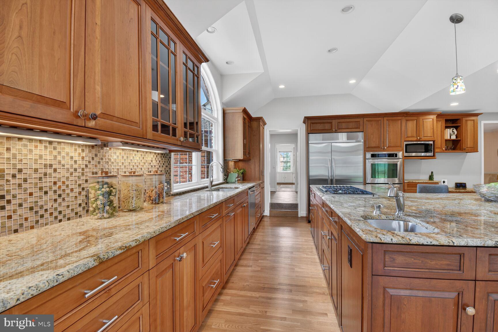 BRADLEY MANOR - Residential