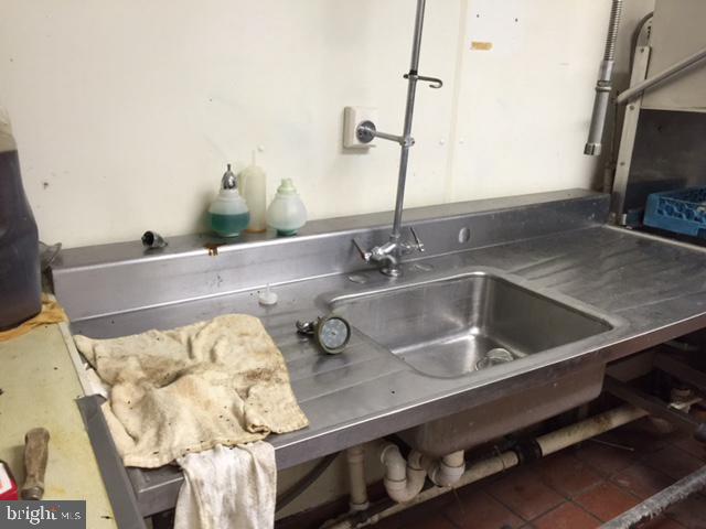 NONE AVAILABLE - Commercial Lease