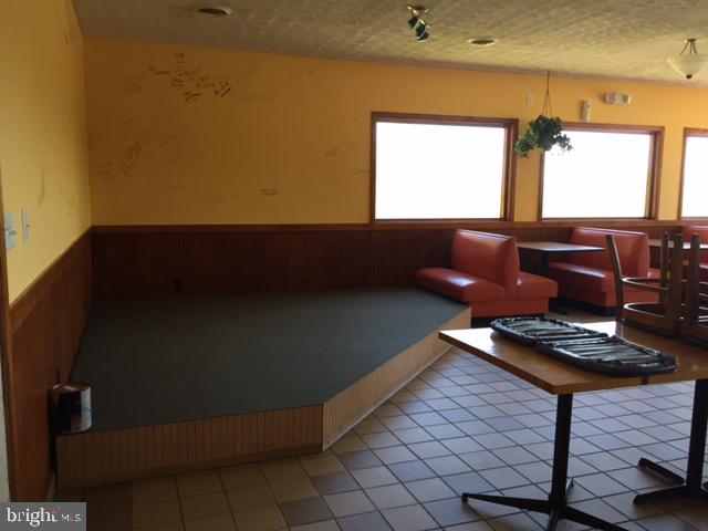 NONE AVAILABLE - Commercial Lease