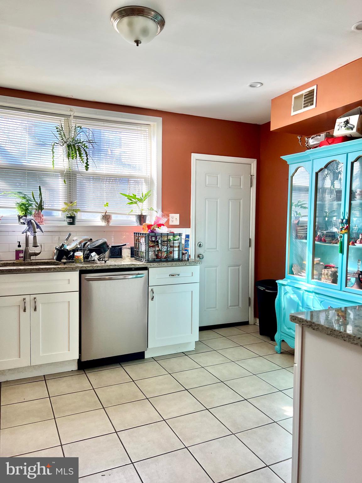 GIRARD ESTATES - Residential Lease