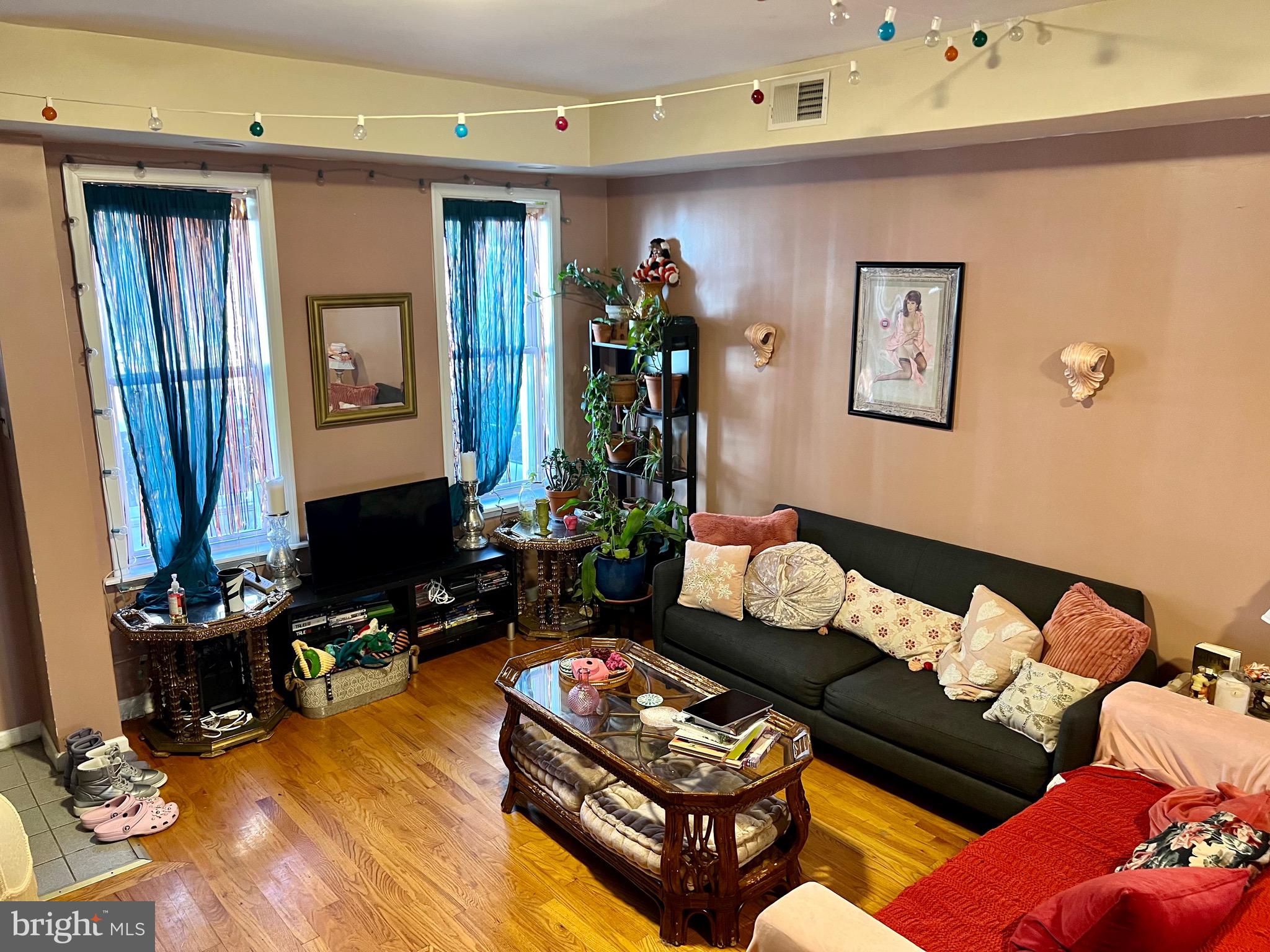 GIRARD ESTATES - Residential Lease