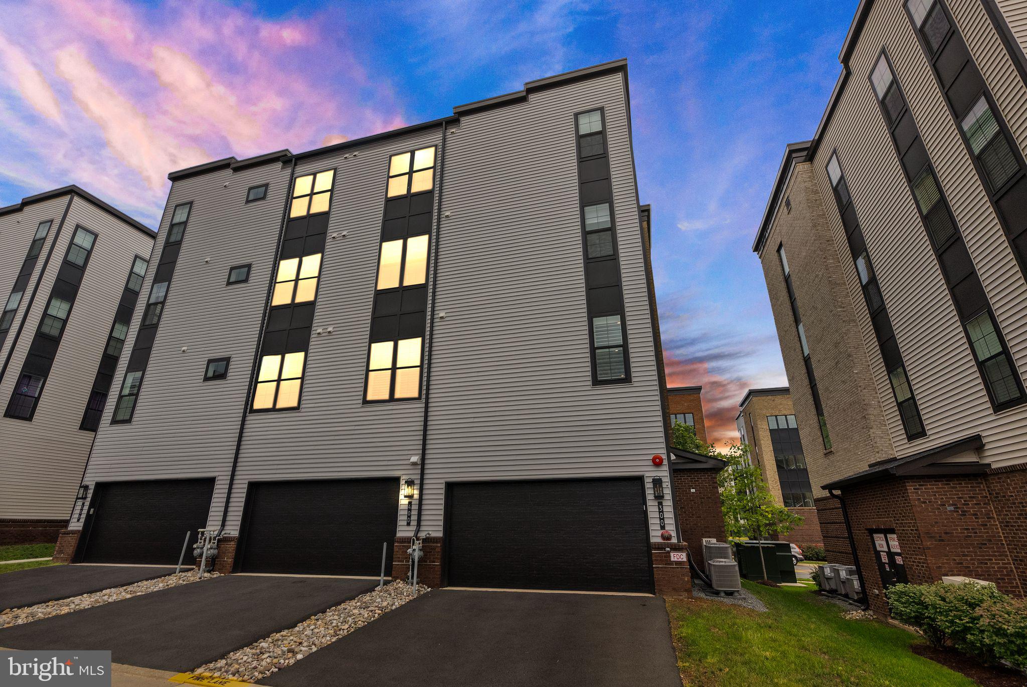 METRO WALK AT MOOREFIELD STATION - Residential