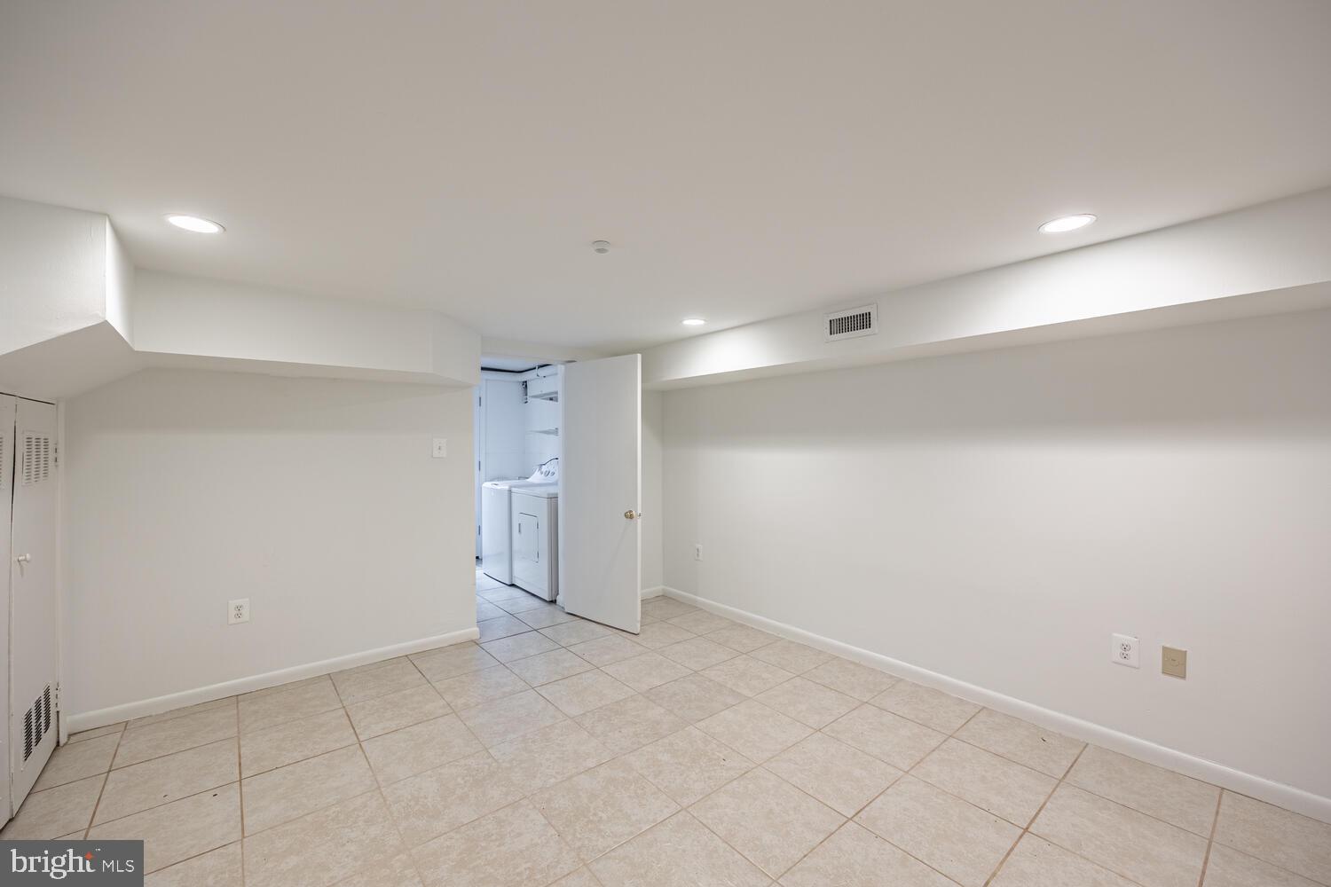 LYNHAVEN - Residential Lease