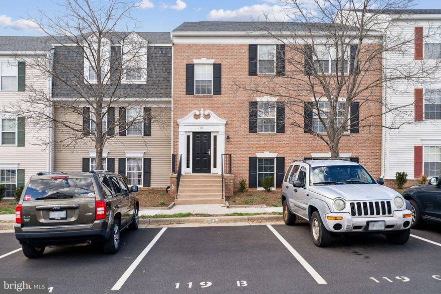 Welcome to this beautifully maintained mid-level condo in Leesburg! This spacious mid-level condo featuring a large living room, sunroom, and dedicated dining area. The master bedroom offers privacy with its own bath. Freshly painted and outfitted with brand-new carpeting, this home is move-in ready! Located in a prime spot close to shopping, dining, and major transportation routes for ultimate convenience. Available immediately—don’t miss out on this fantastic opportunity!