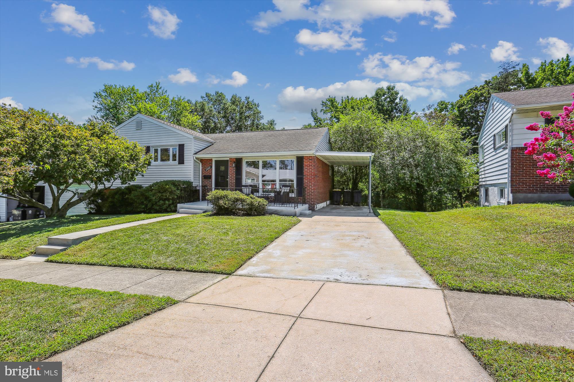 WHITE OAK MANOR - Residential