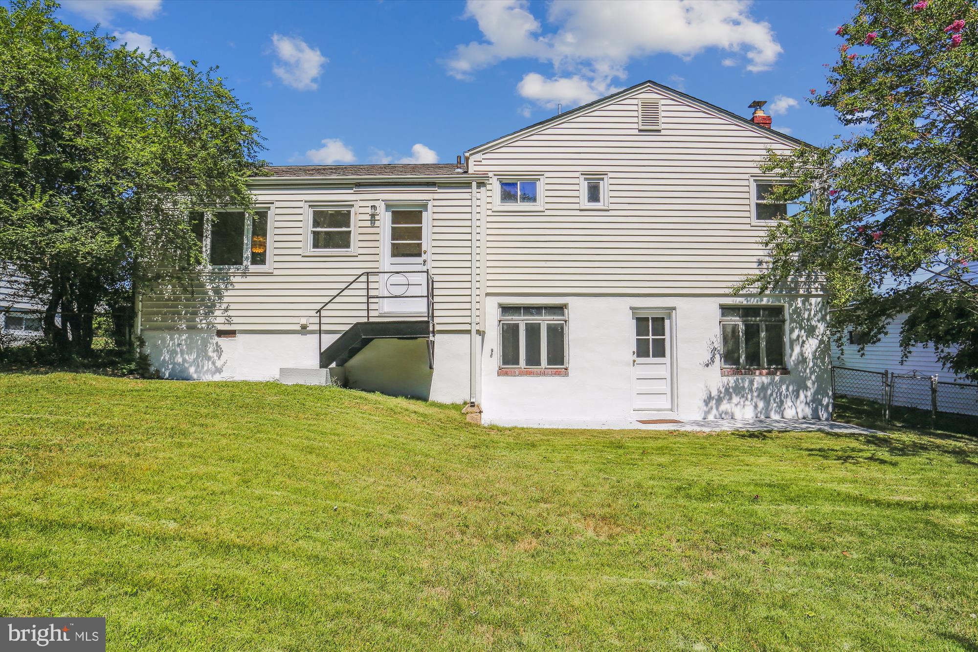 WHITE OAK MANOR - Residential