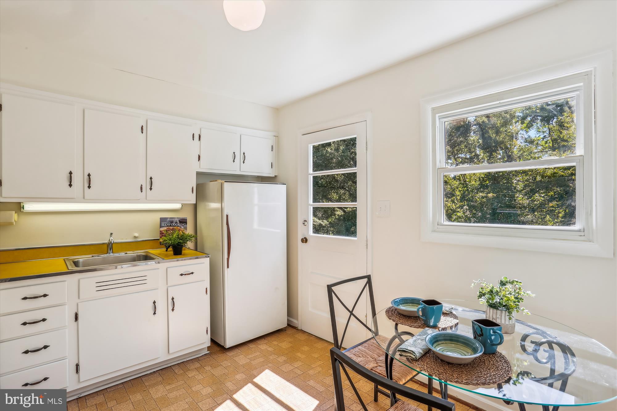 WHITE OAK MANOR - Residential