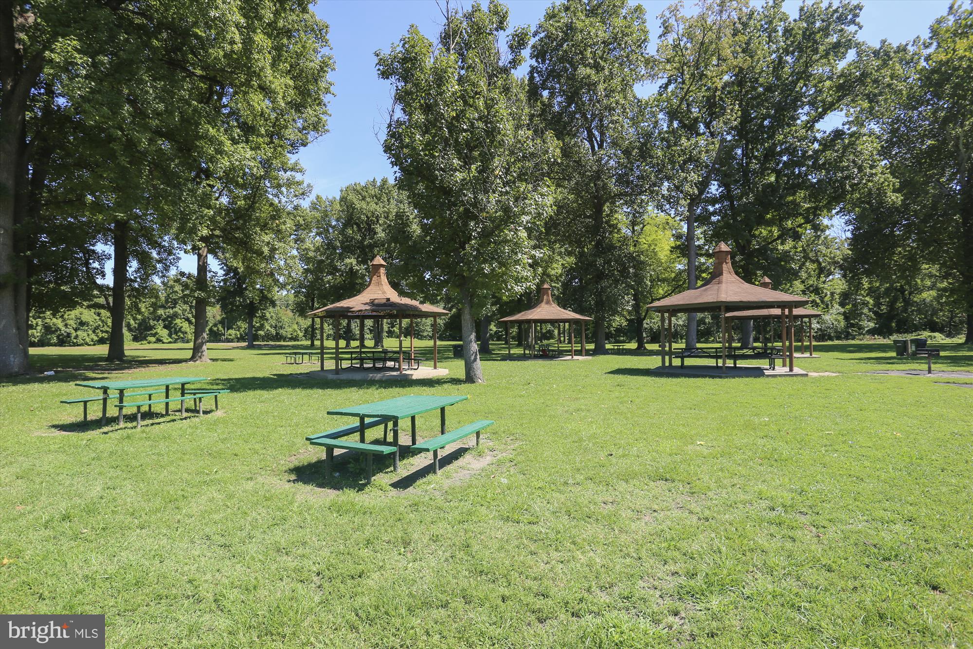 WHITE OAK MANOR - Residential