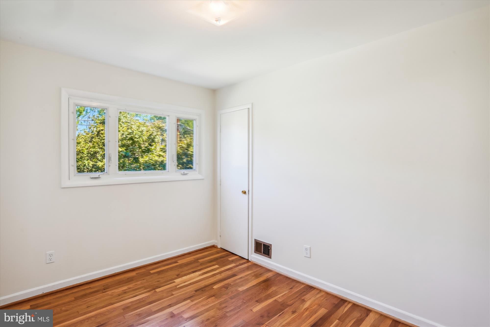 WHITE OAK MANOR - Residential