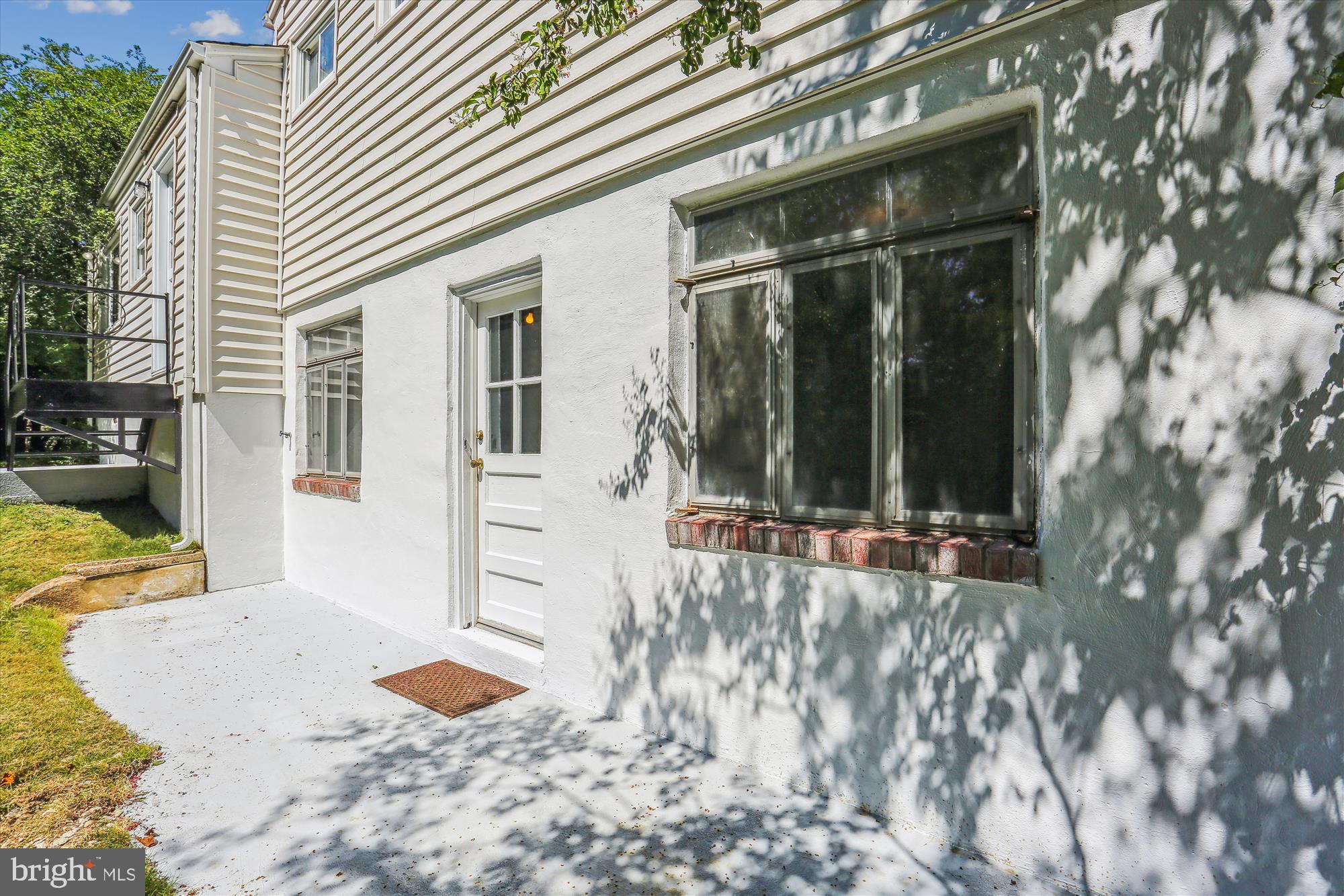 WHITE OAK MANOR - Residential