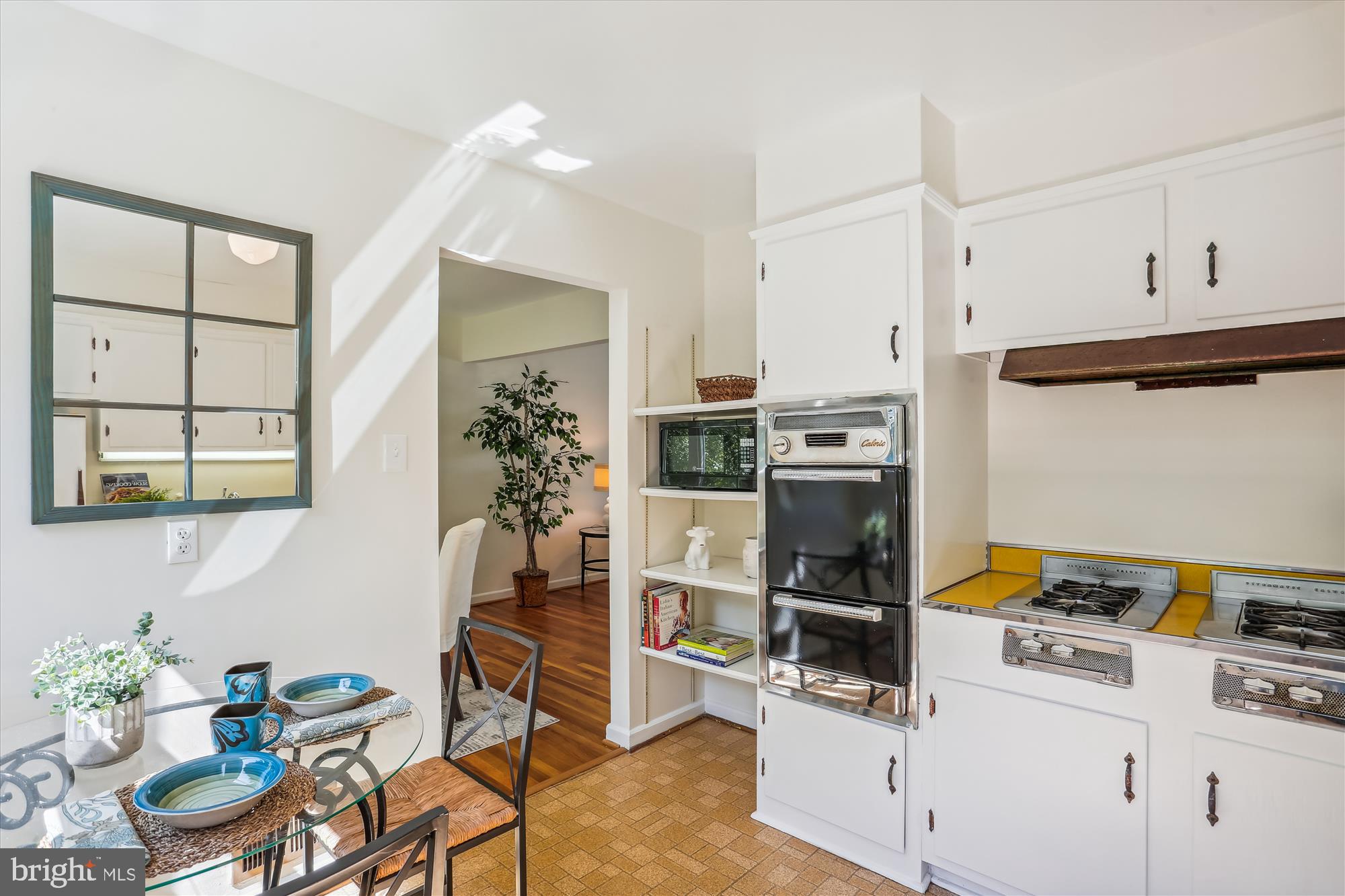 WHITE OAK MANOR - Residential