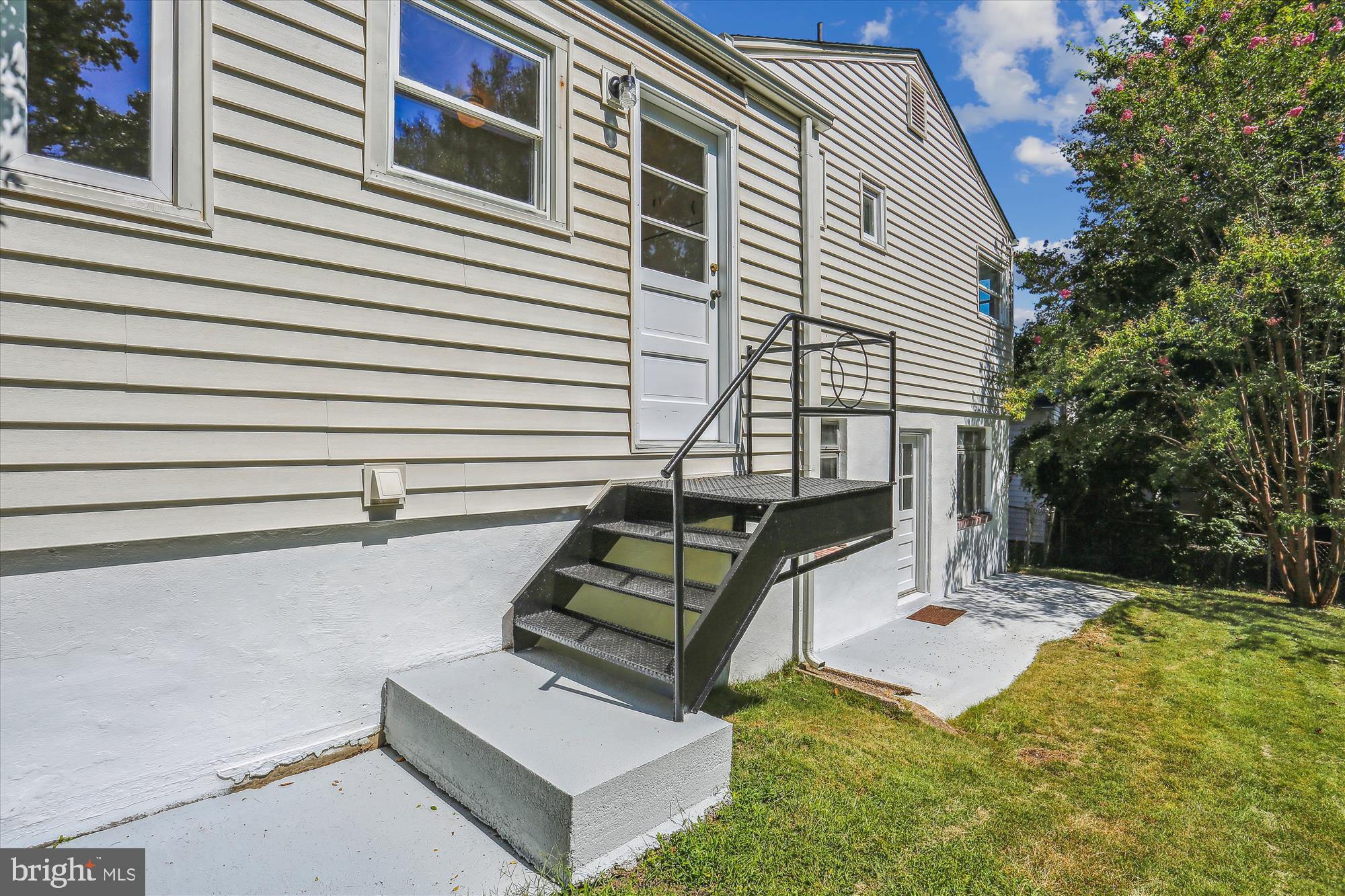 WHITE OAK MANOR - Residential