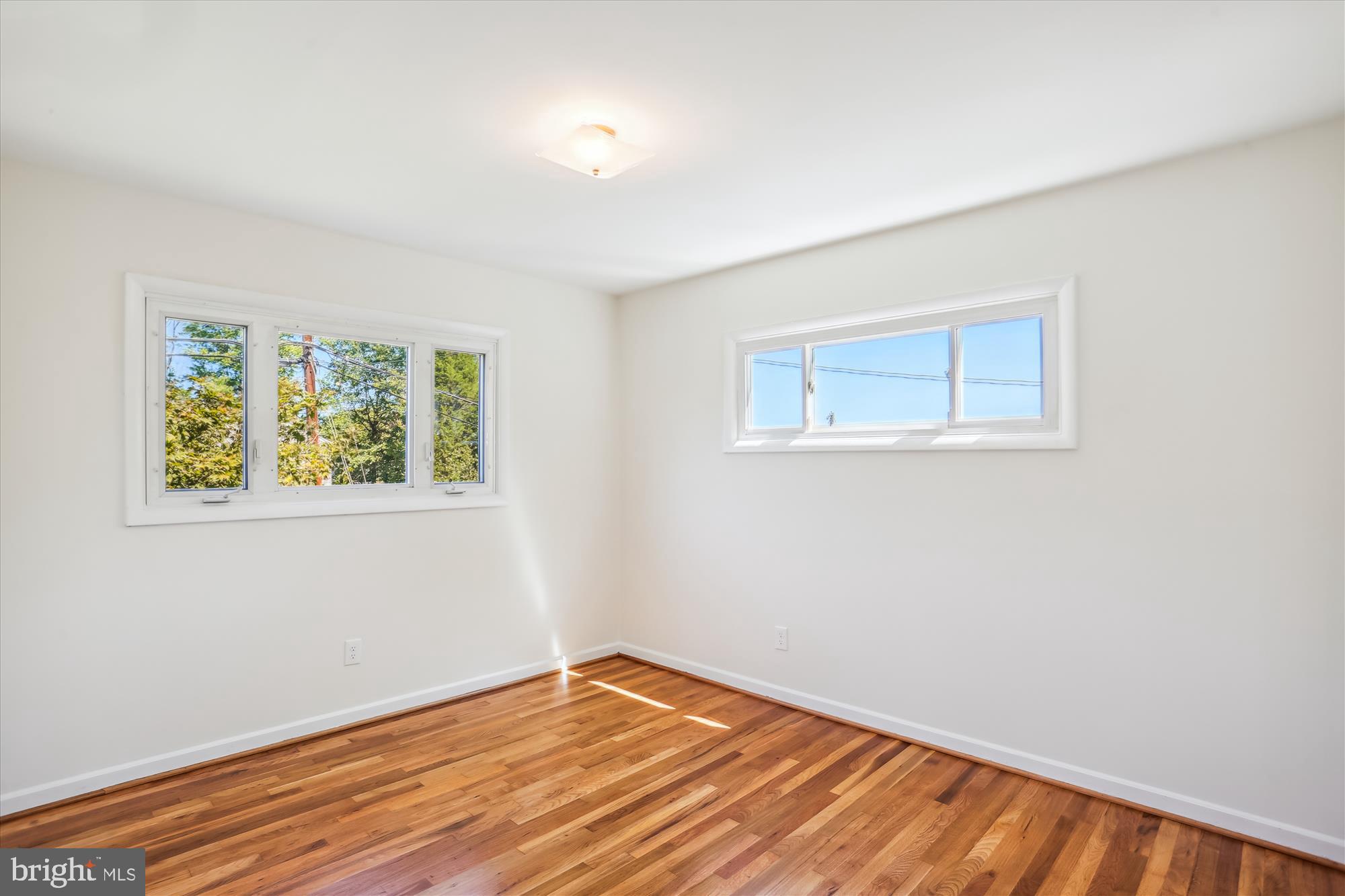 WHITE OAK MANOR - Residential