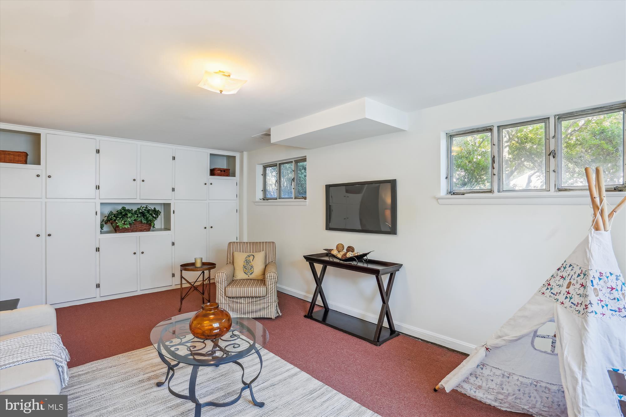 WHITE OAK MANOR - Residential