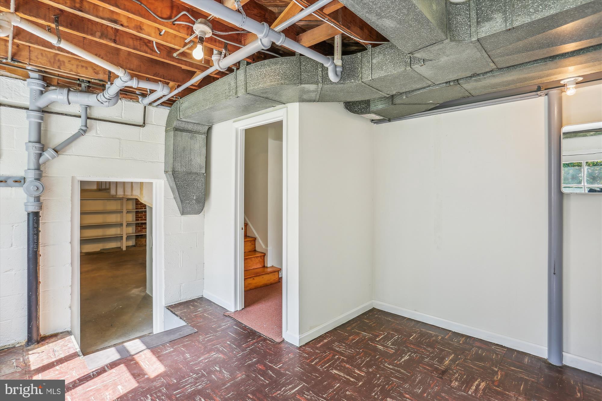 WHITE OAK MANOR - Residential