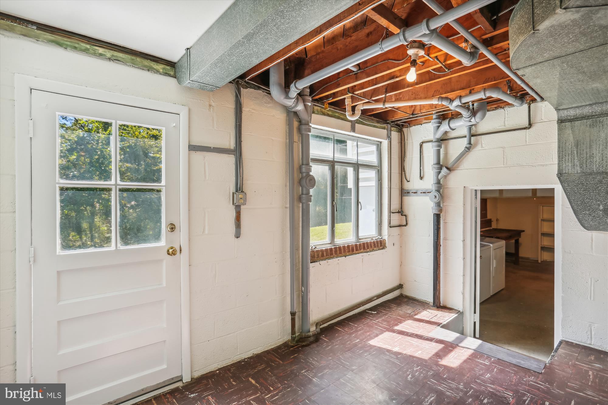 WHITE OAK MANOR - Residential