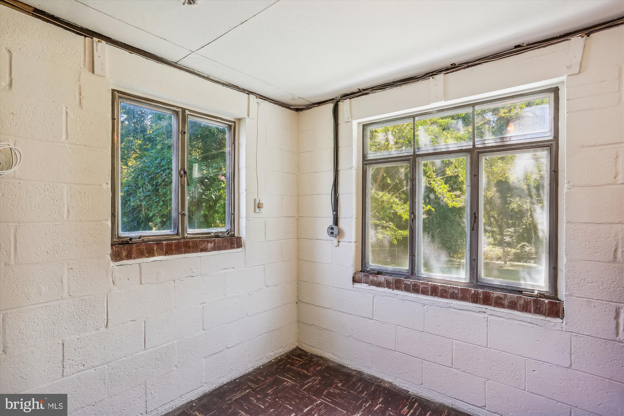 WHITE OAK MANOR - Residential