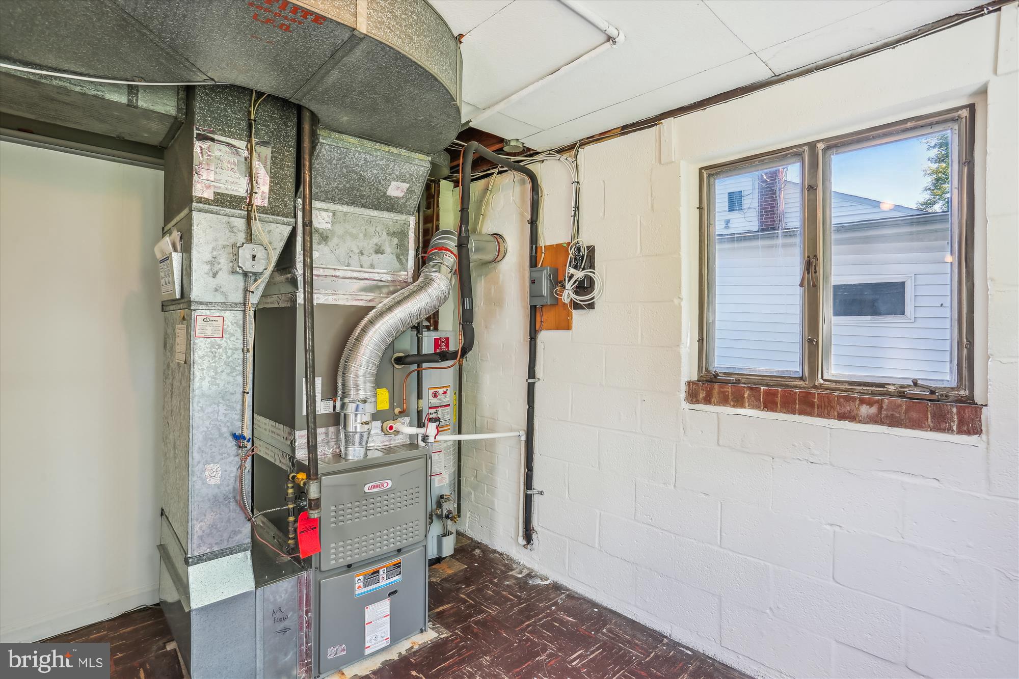 WHITE OAK MANOR - Residential