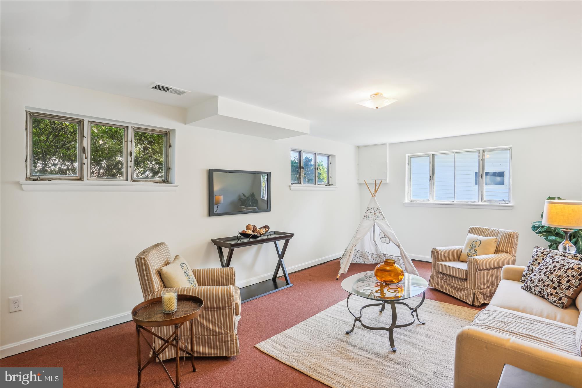 WHITE OAK MANOR - Residential