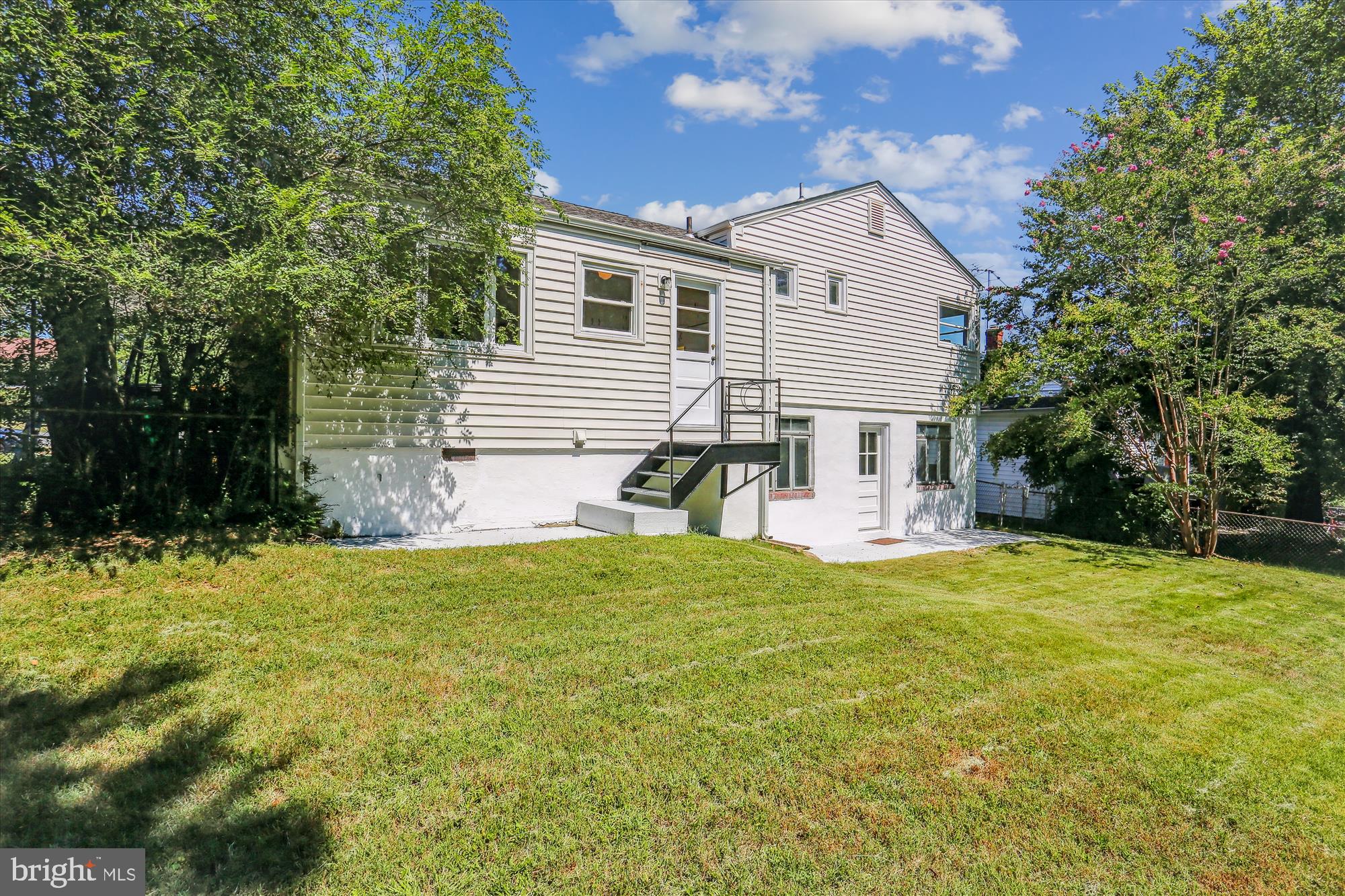 WHITE OAK MANOR - Residential