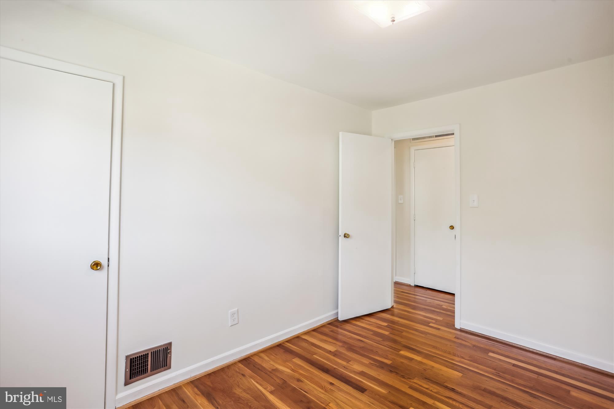 WHITE OAK MANOR - Residential