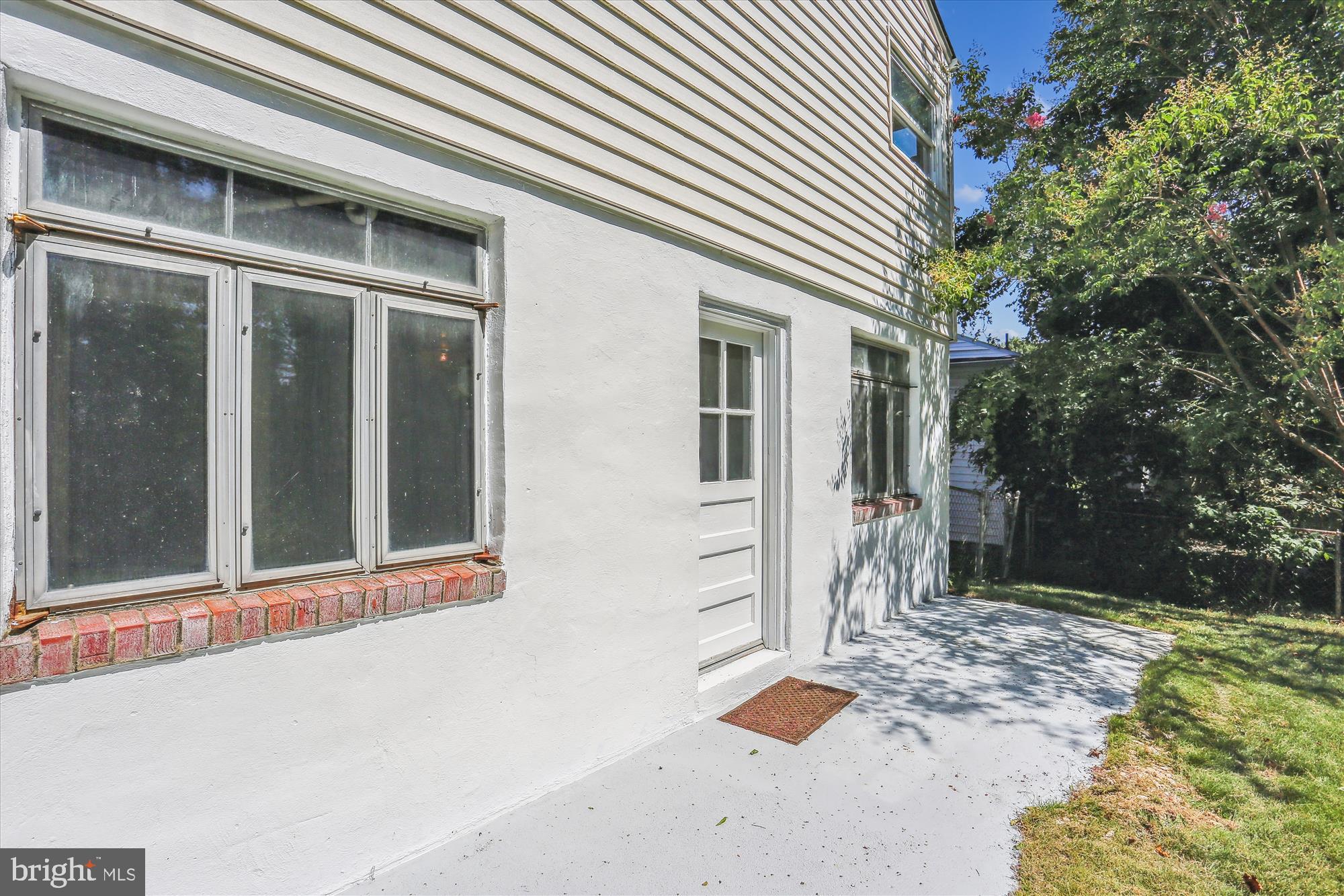 WHITE OAK MANOR - Residential