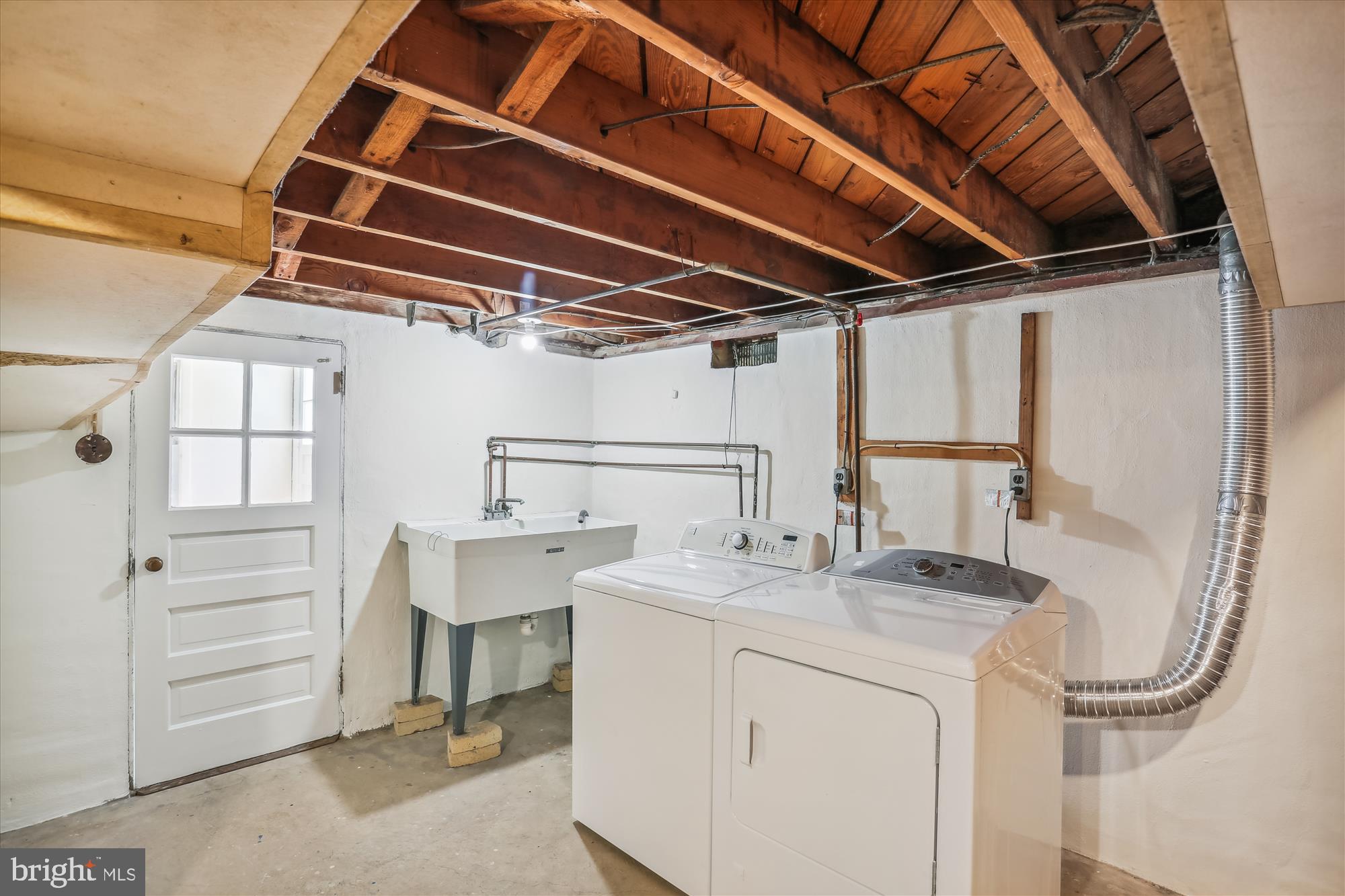 WHITE OAK MANOR - Residential