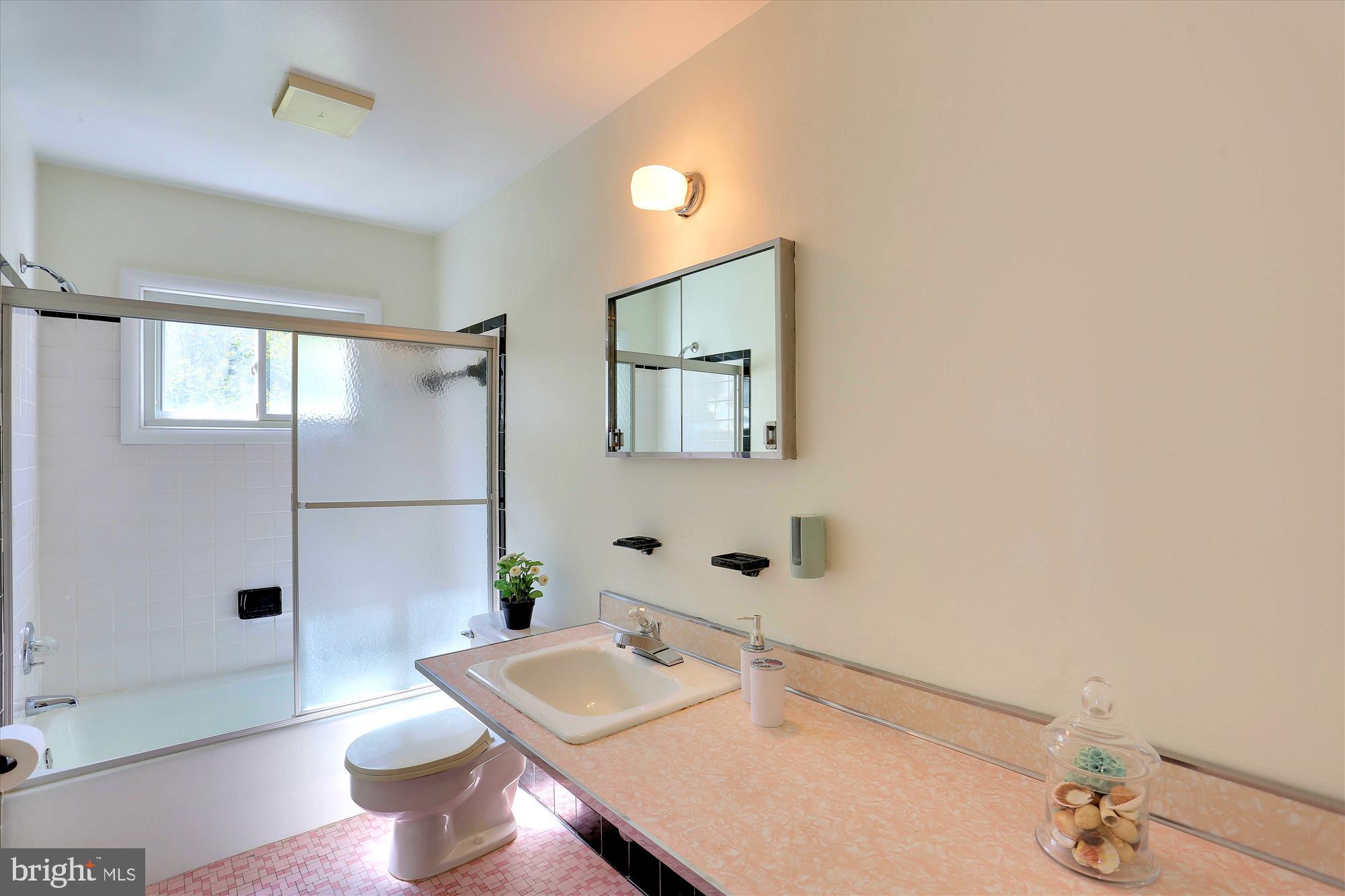 WHITE OAK MANOR - Residential