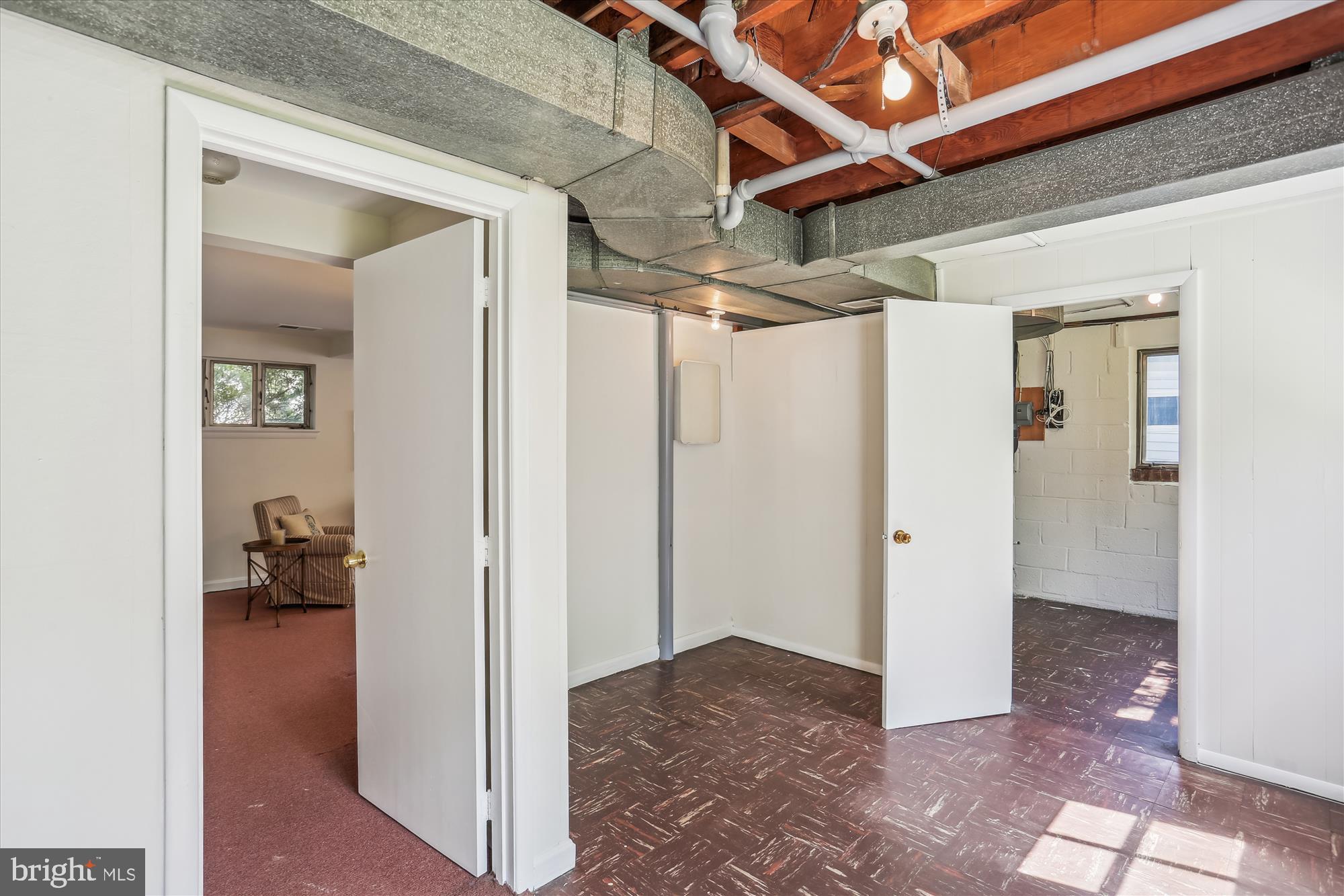 WHITE OAK MANOR - Residential