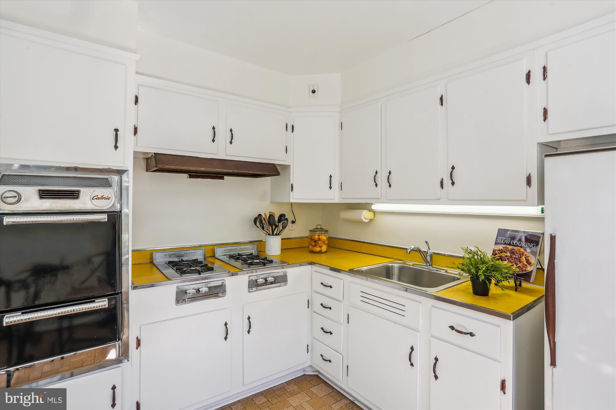 WHITE OAK MANOR - Residential