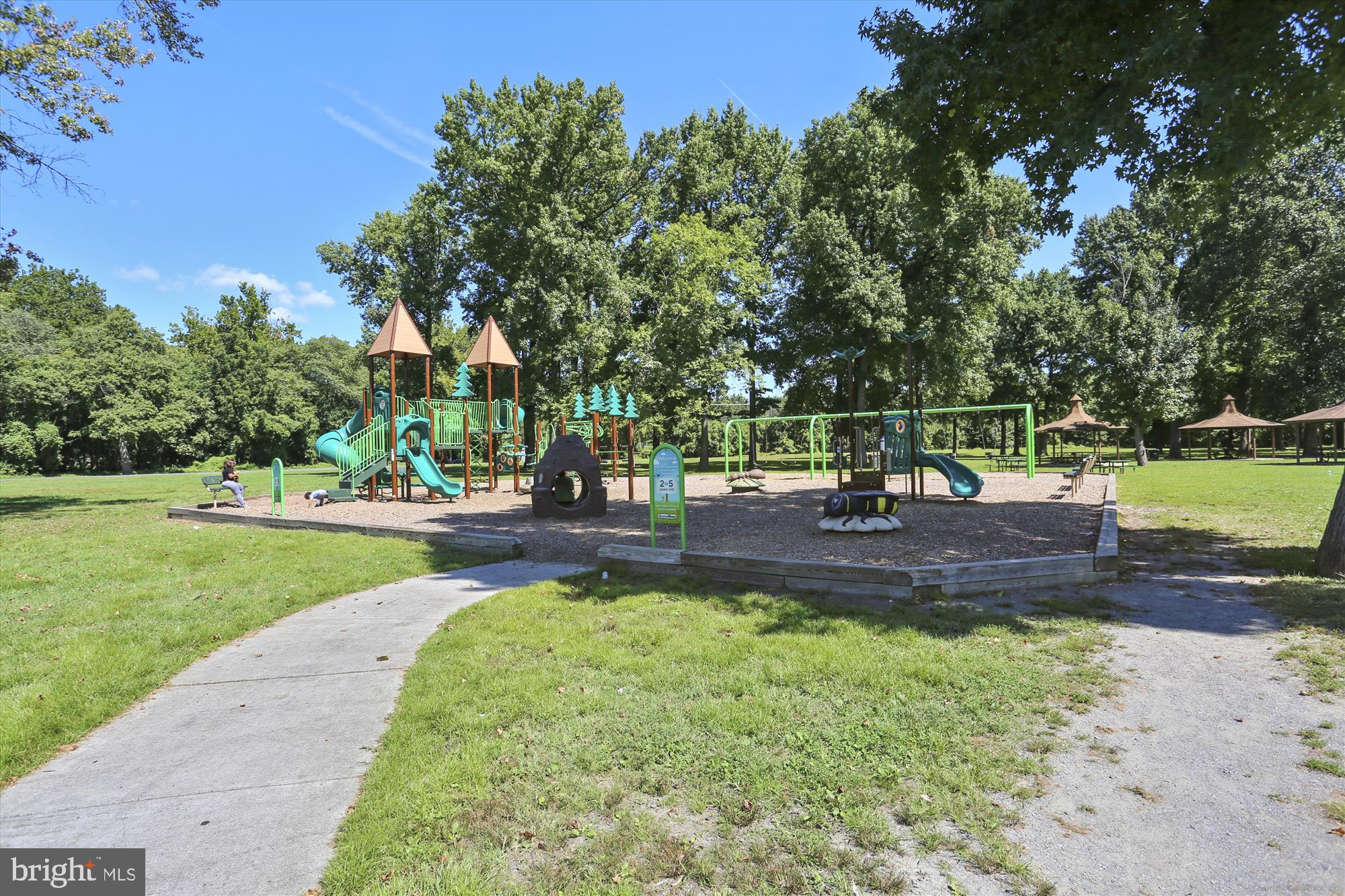 WHITE OAK MANOR - Residential