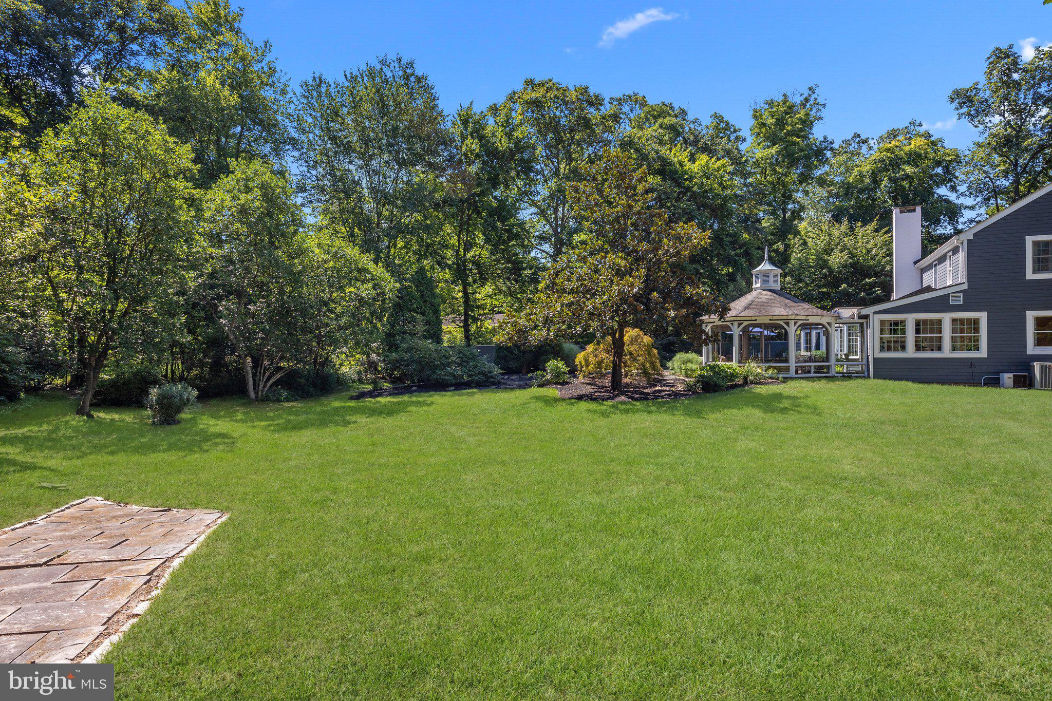 PEBBLE HILL - Residential