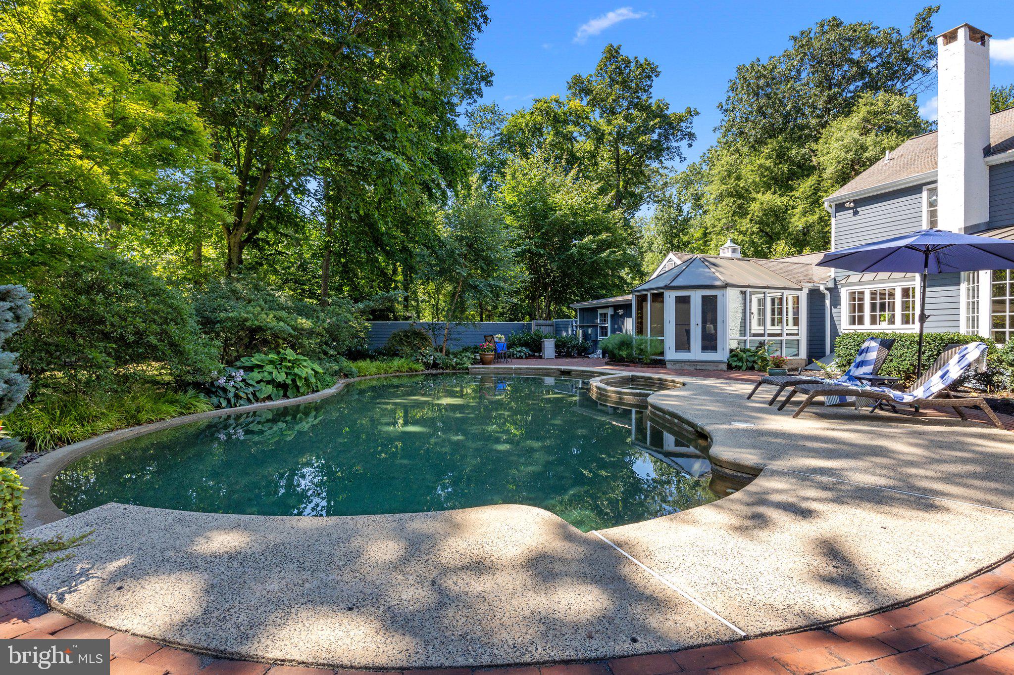 PEBBLE HILL - Residential