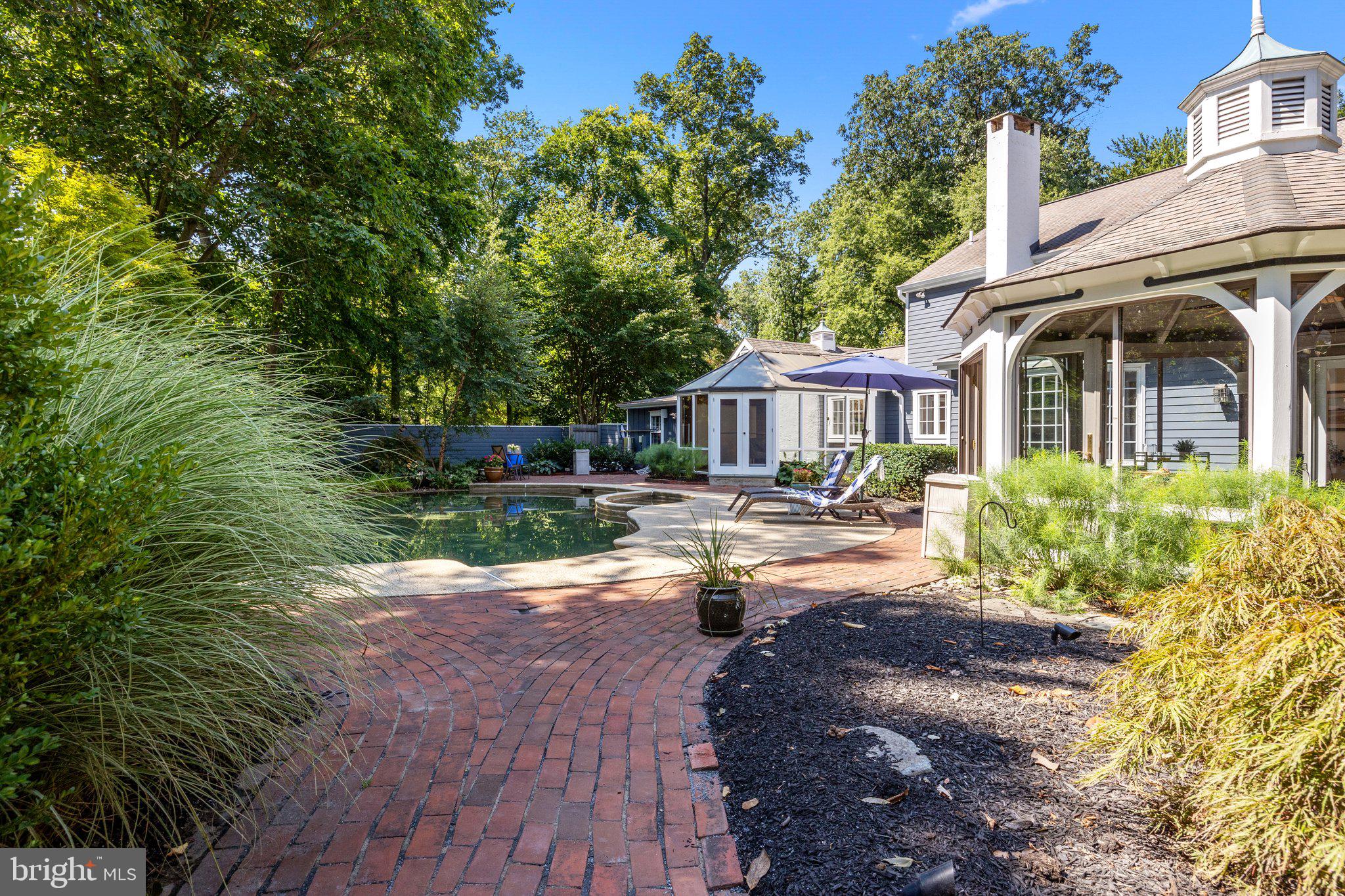 PEBBLE HILL - Residential