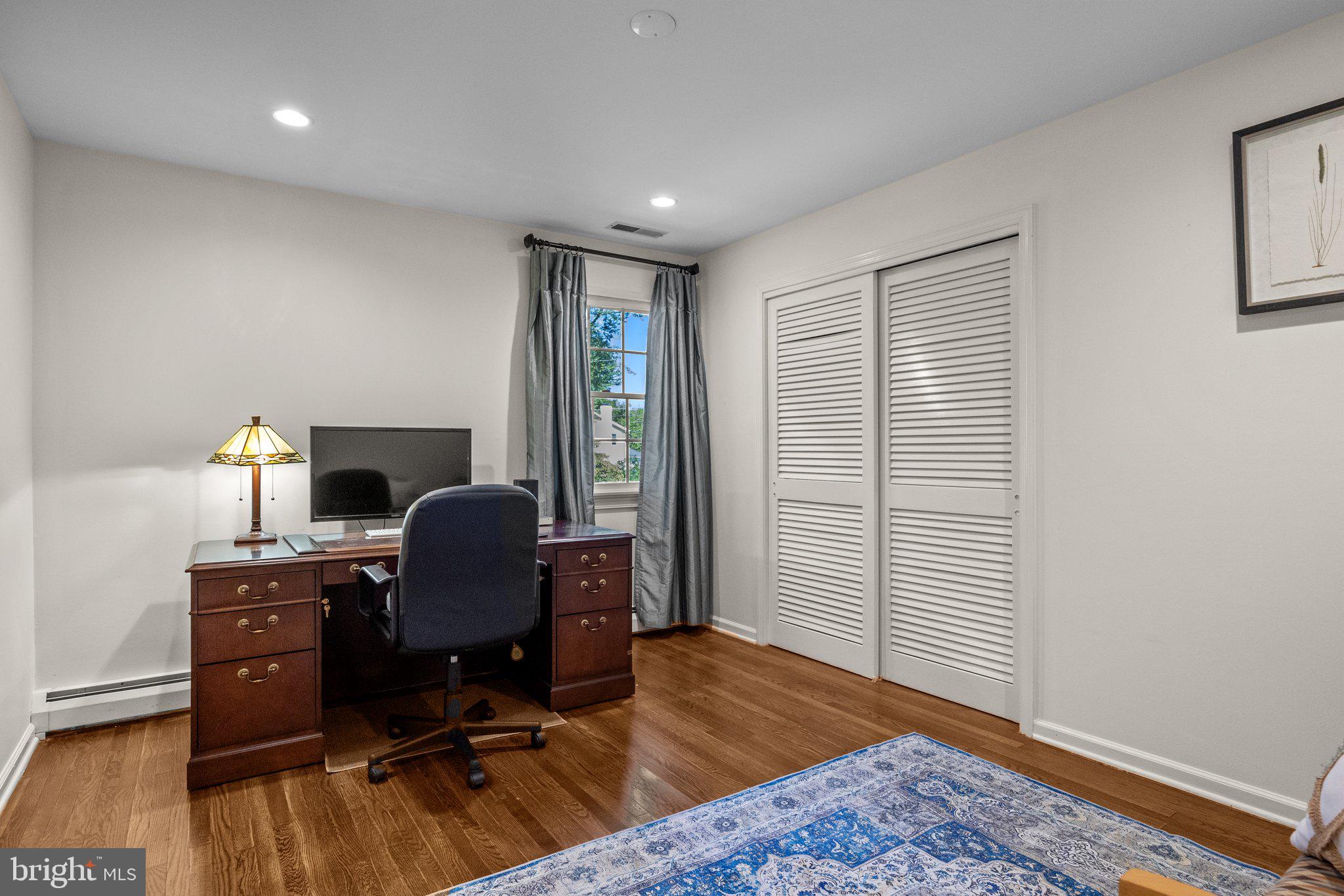 PEBBLE HILL - Residential