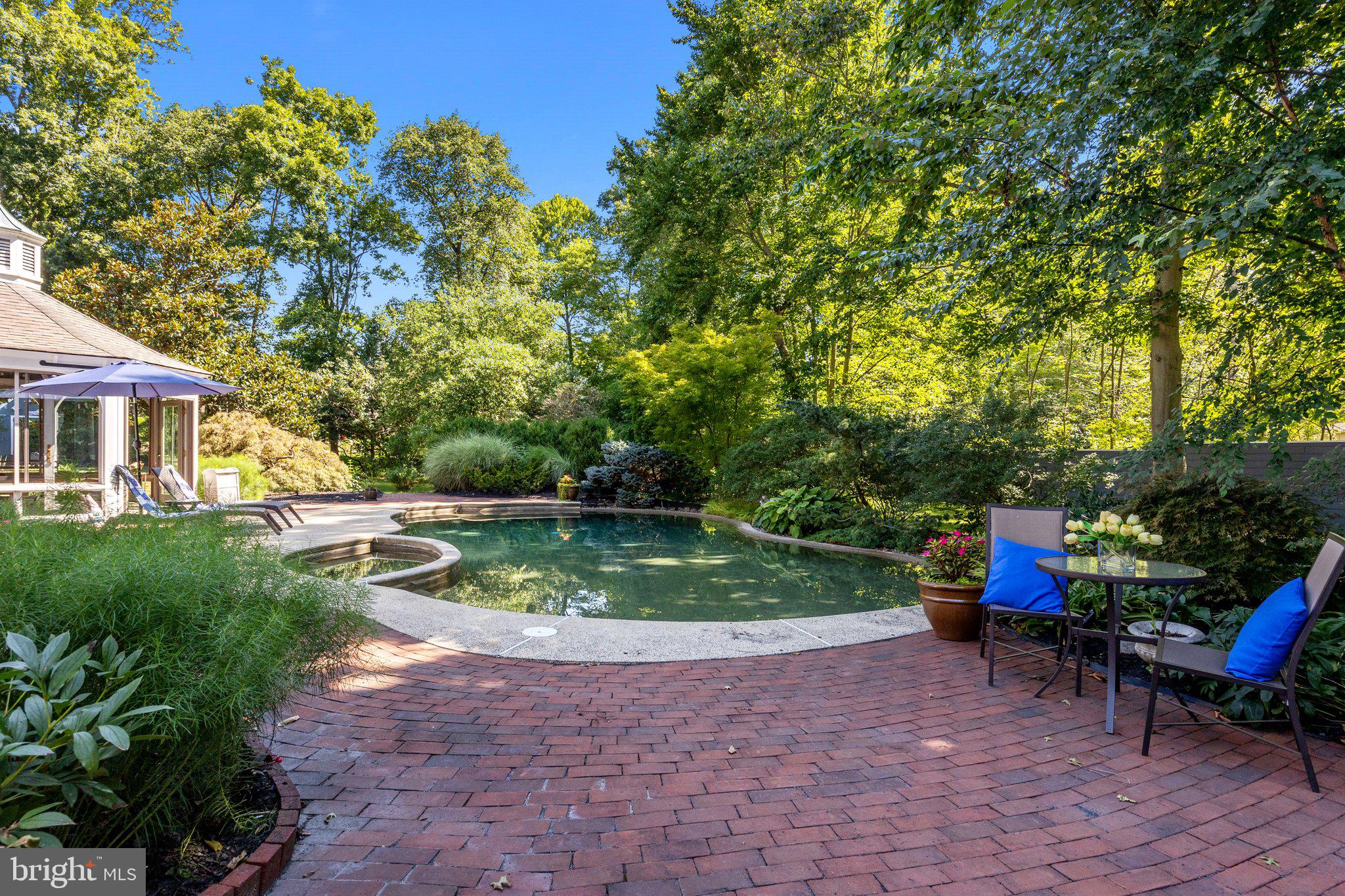 PEBBLE HILL - Residential