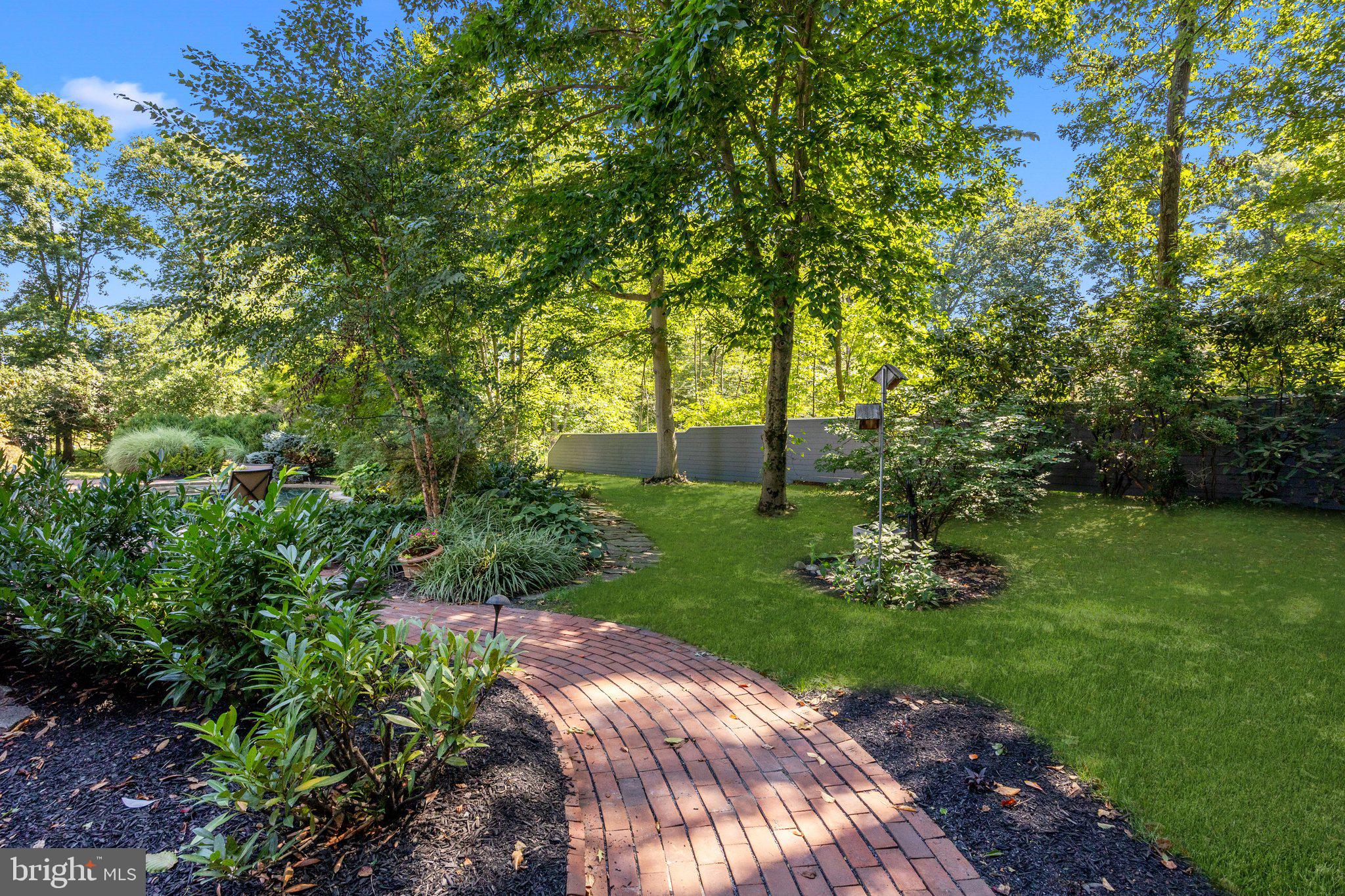 PEBBLE HILL - Residential