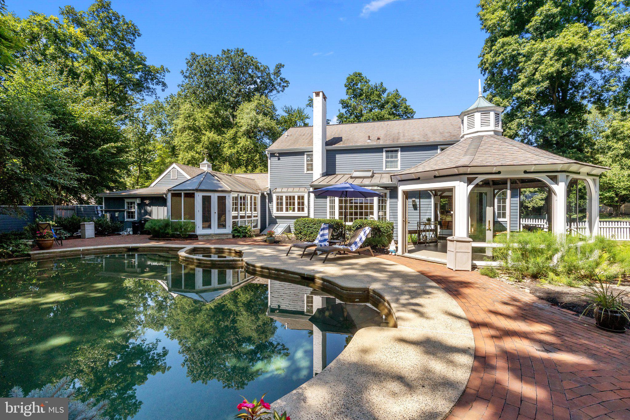 PEBBLE HILL - Residential