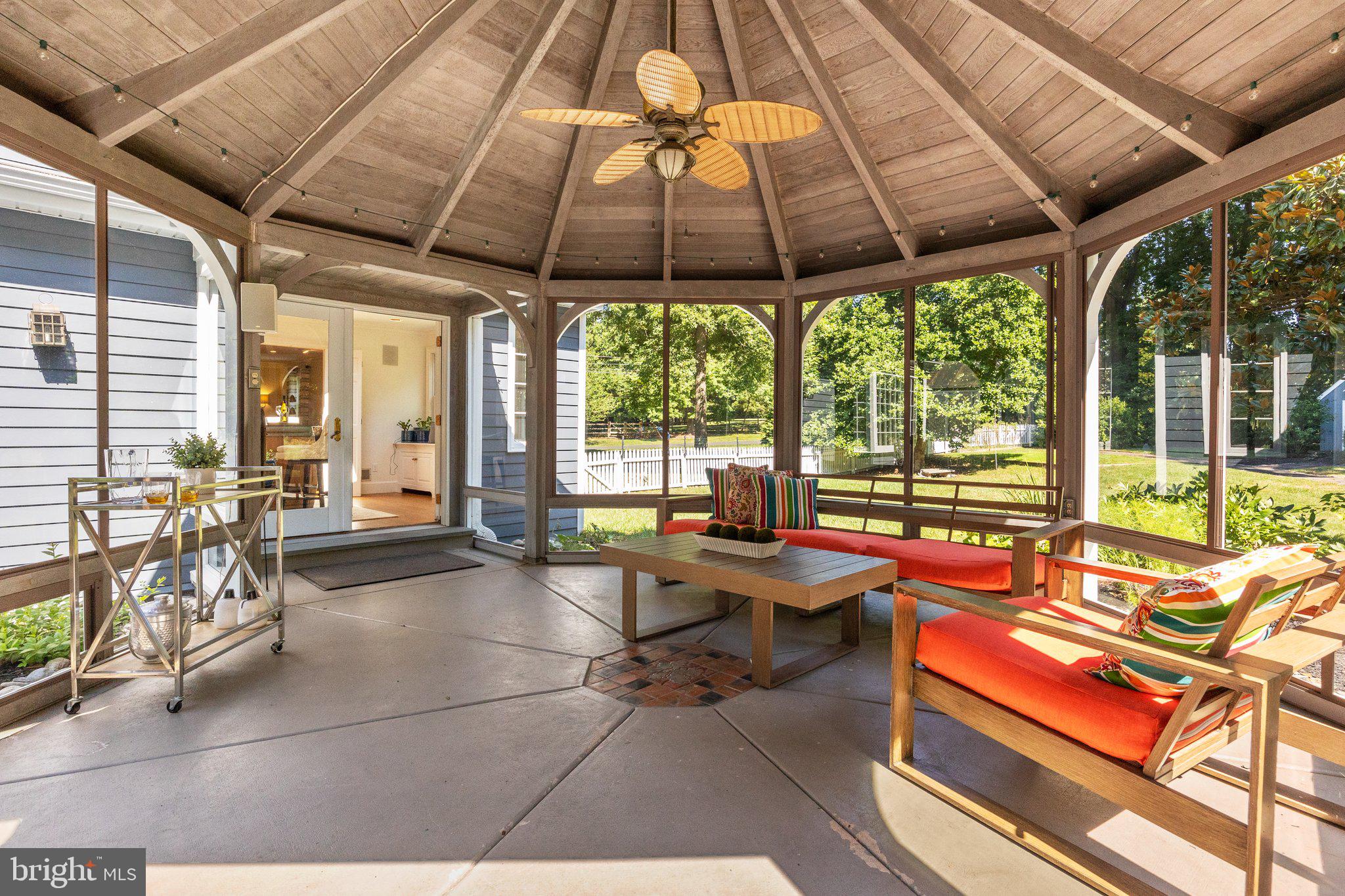 PEBBLE HILL - Residential