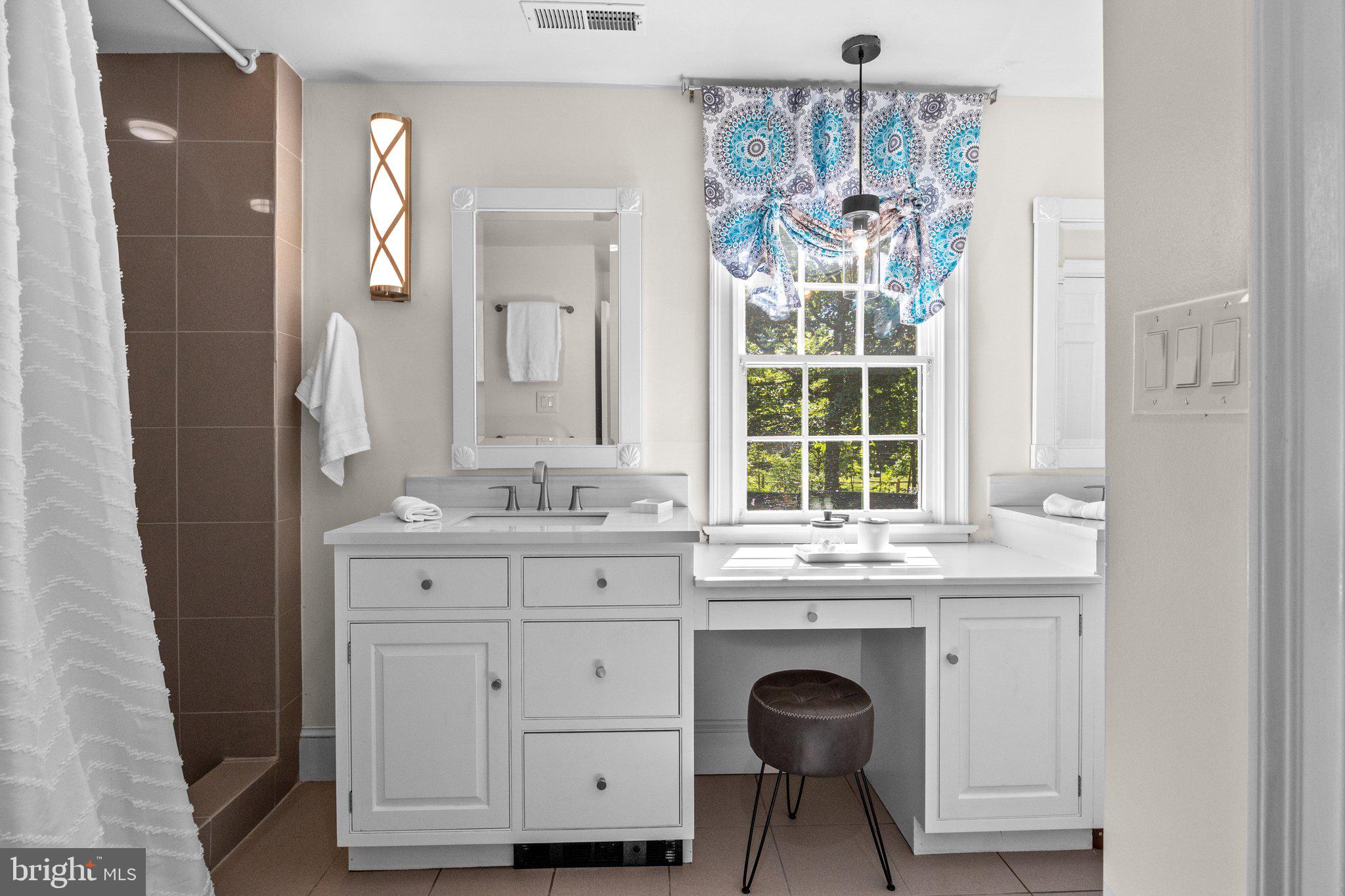 PEBBLE HILL - Residential