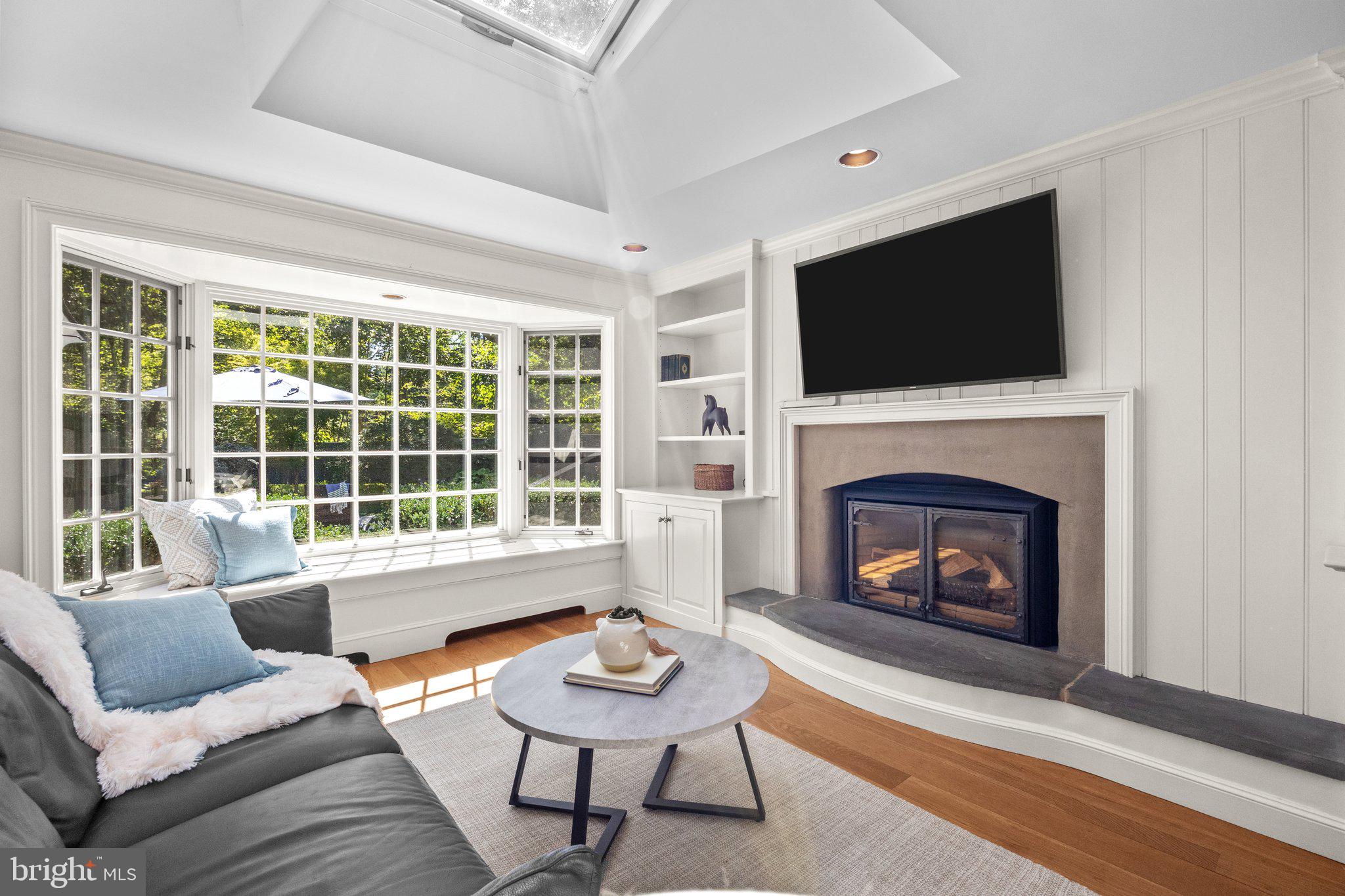 PEBBLE HILL - Residential