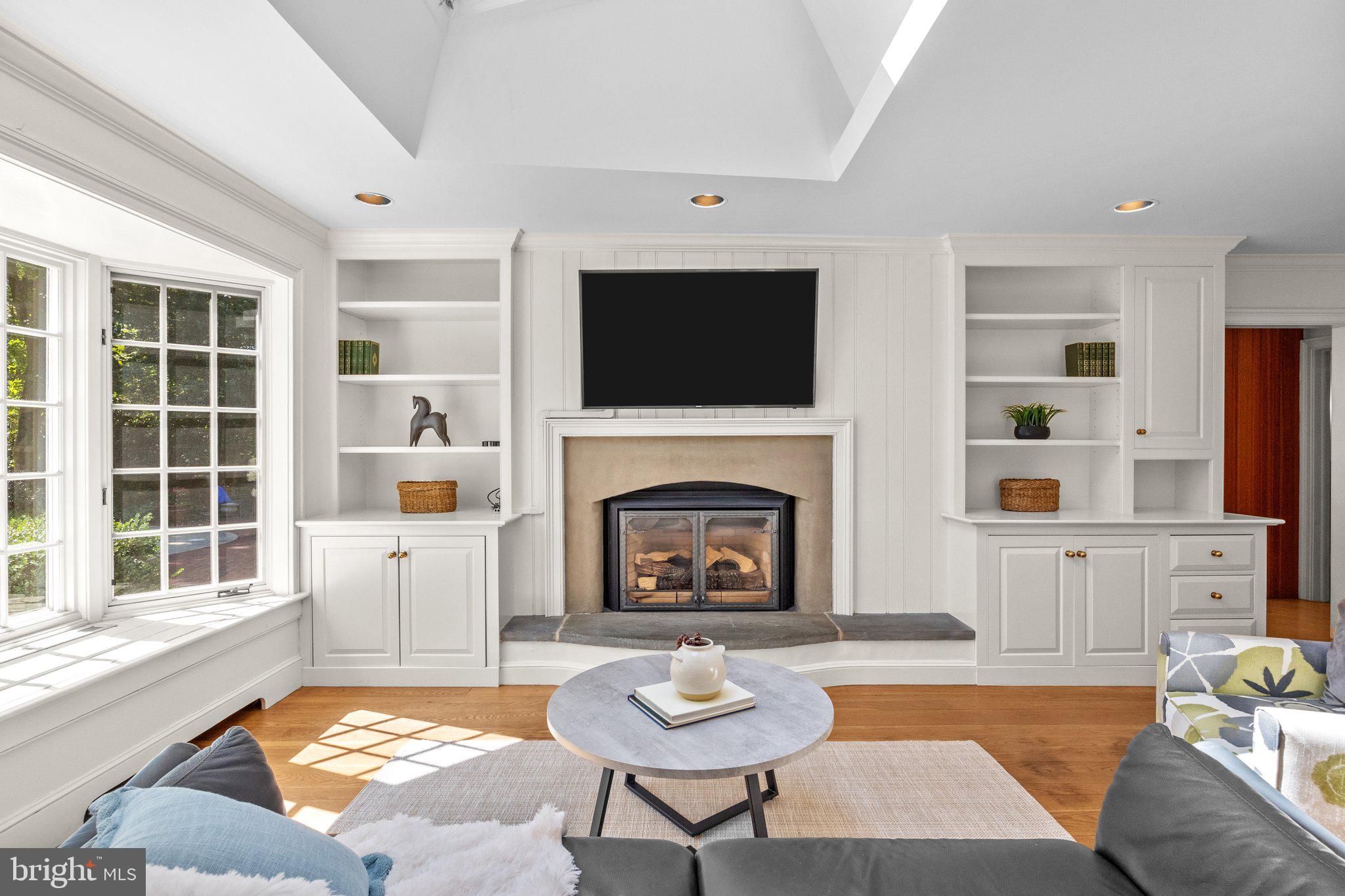 PEBBLE HILL - Residential