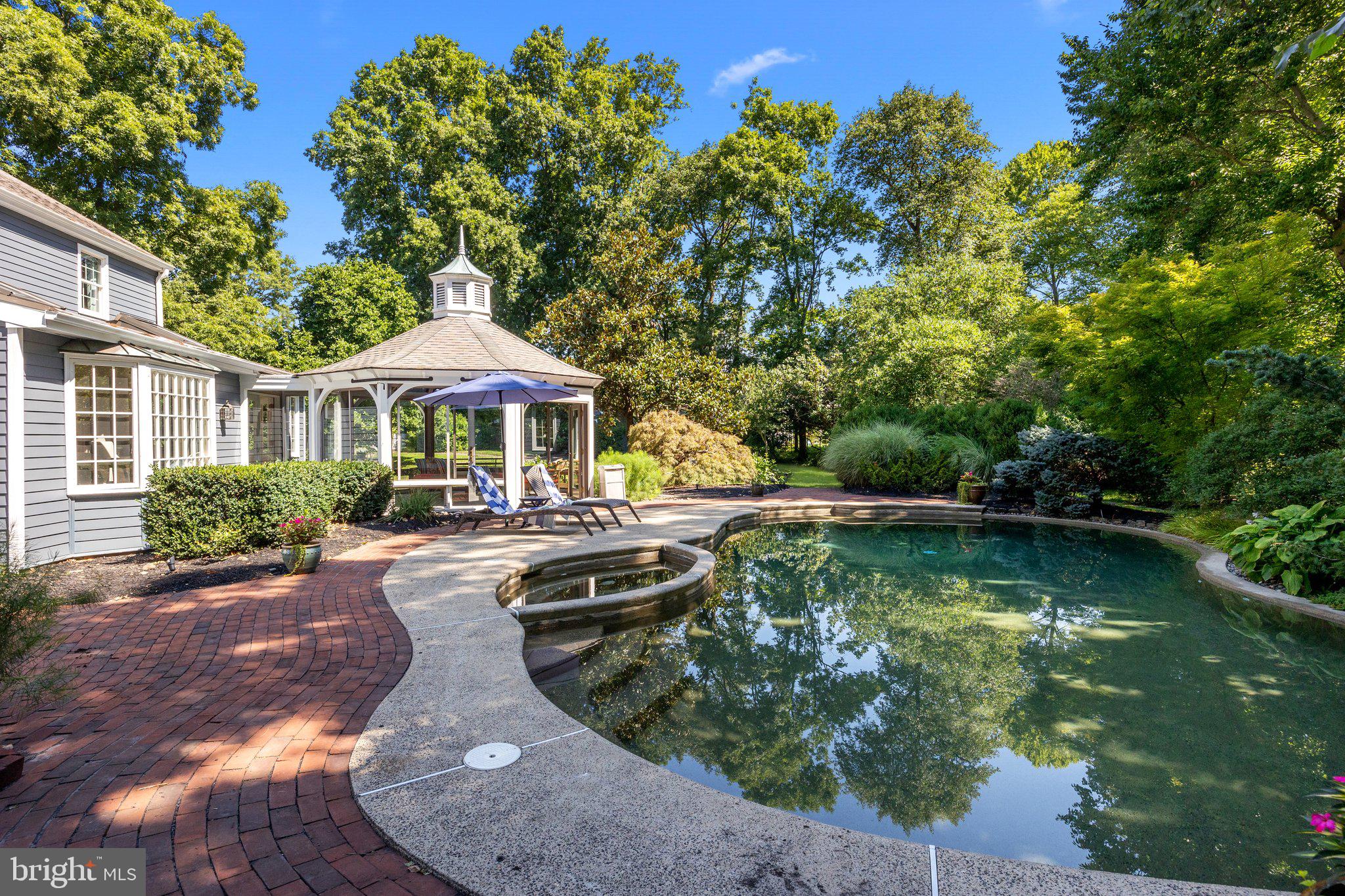 PEBBLE HILL - Residential